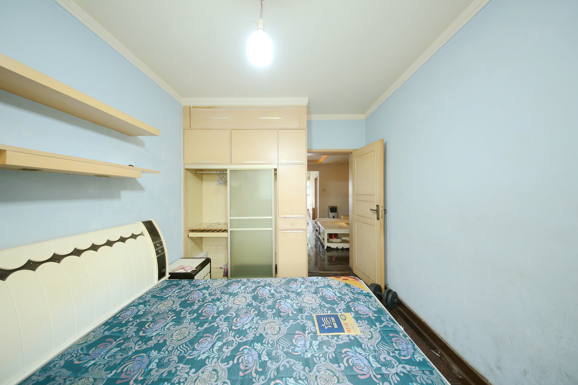 学宫街商住楼  3室2厅2卫   100.00万卧室