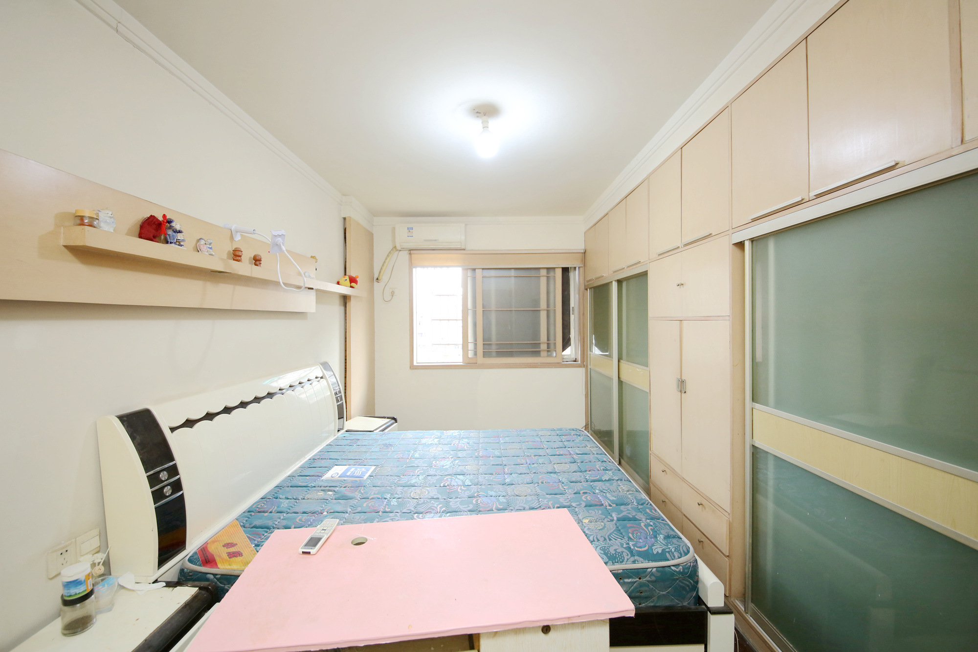 学宫街商住楼  3室2厅2卫   100.00万卧室