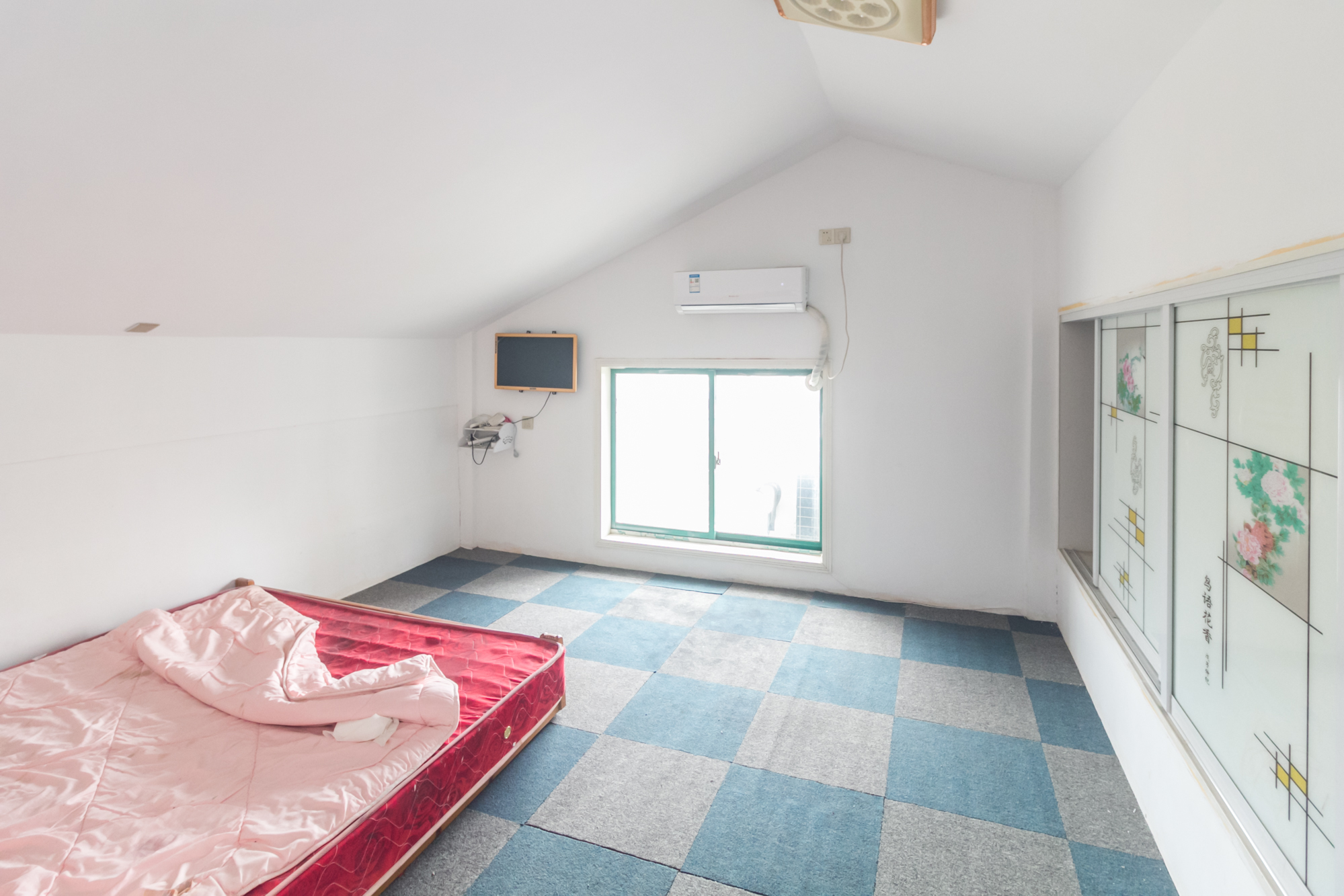 星沙国际物流园/泉星社区 4室2厅2卫 64.8万 星沙国际物流园/泉星社区 4室2厅2卫 64.8万卧室