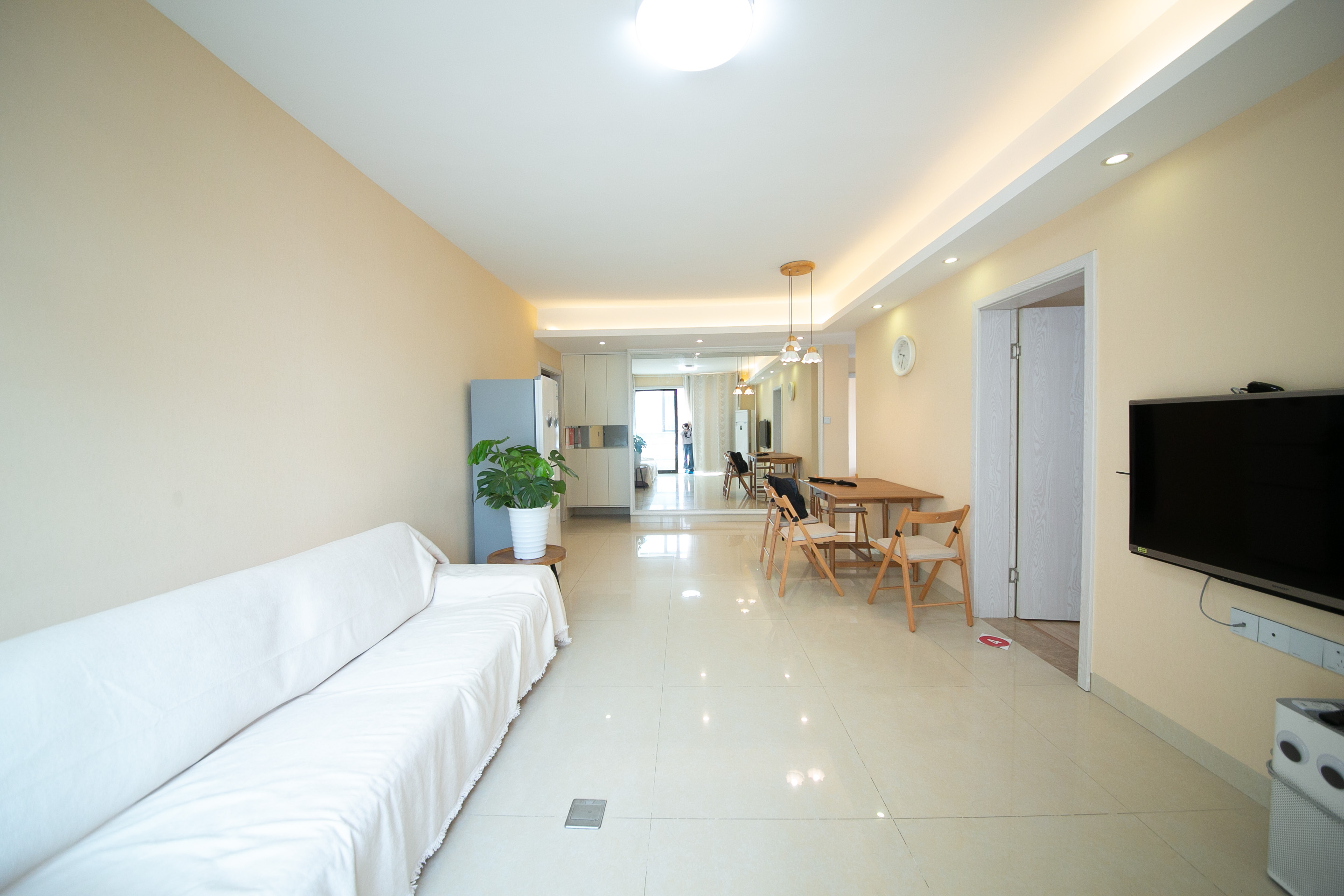 水映加州  2室2厅1卫    148.0万客厅