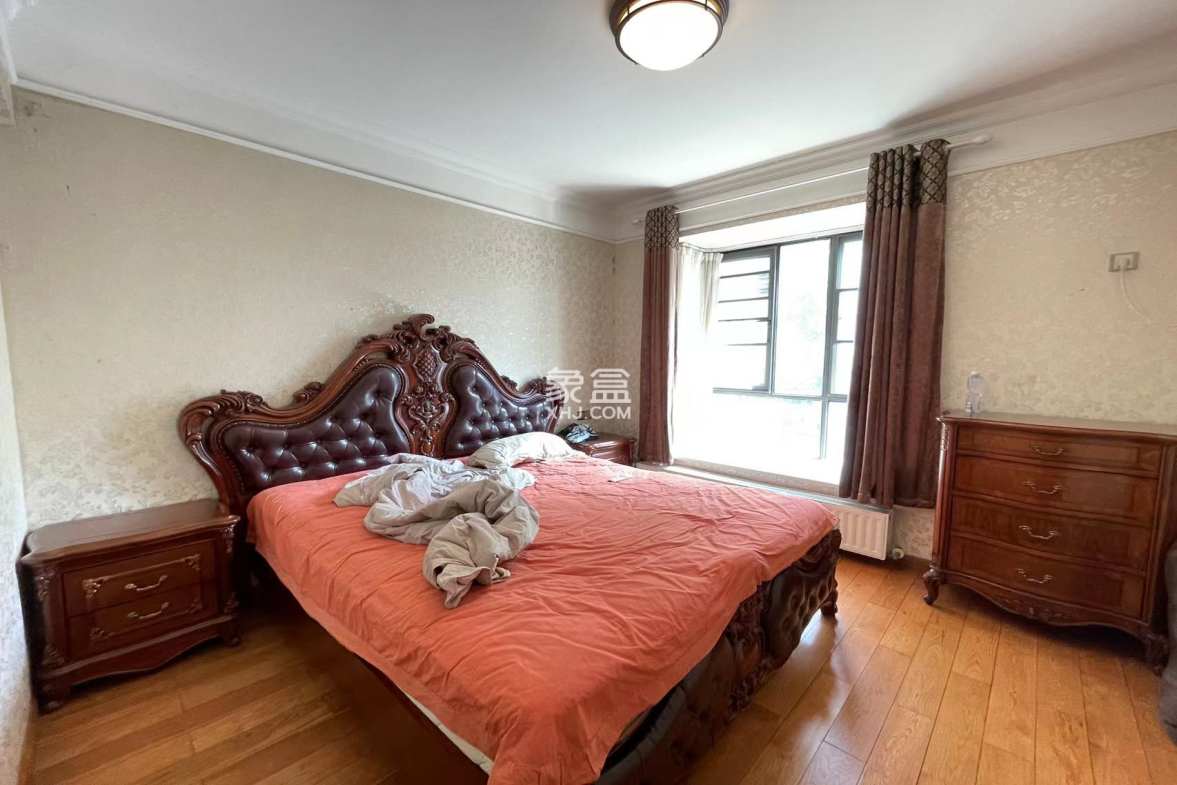 城市风景 5室2厅2卫 138.0万 城市风景 5室2厅2卫 138.0万室内图