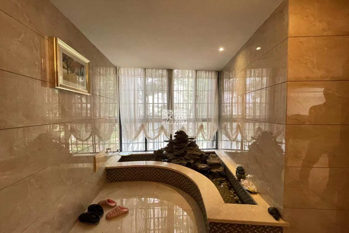 城市风景 5室2厅2卫 138.0万 城市风景 5室2厅2卫 138.0万室内图