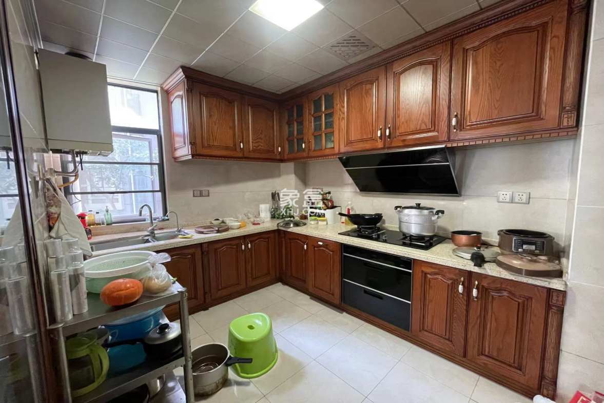 城市风景 5室2厅2卫 138.0万 城市风景 5室2厅2卫 138.0万室内图