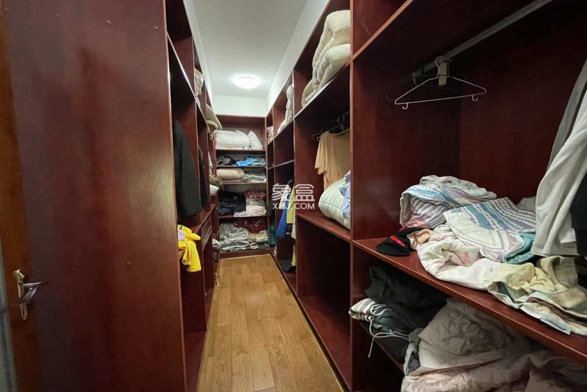 城市风景 5室2厅2卫 138.0万 城市风景 5室2厅2卫 138.0万室内图