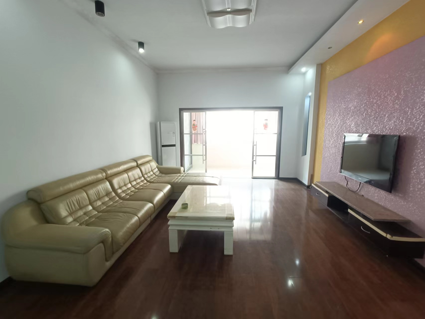 中南市场 3室2厅2卫 1300.00元/月 中南市场 3室2厅2卫 1300.00元/月室内图