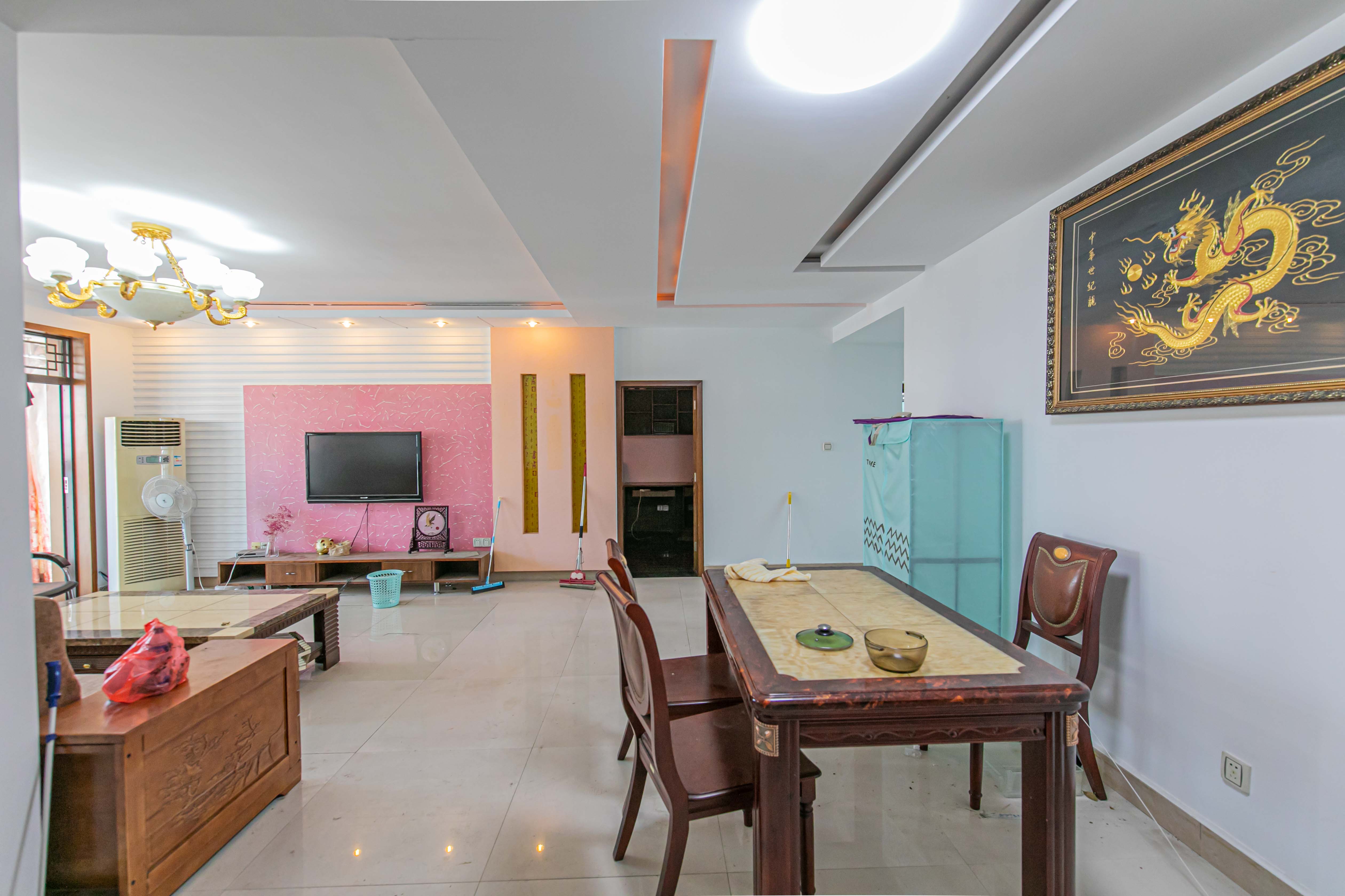 阳光丽景  4室2厅1卫    105.0万客厅