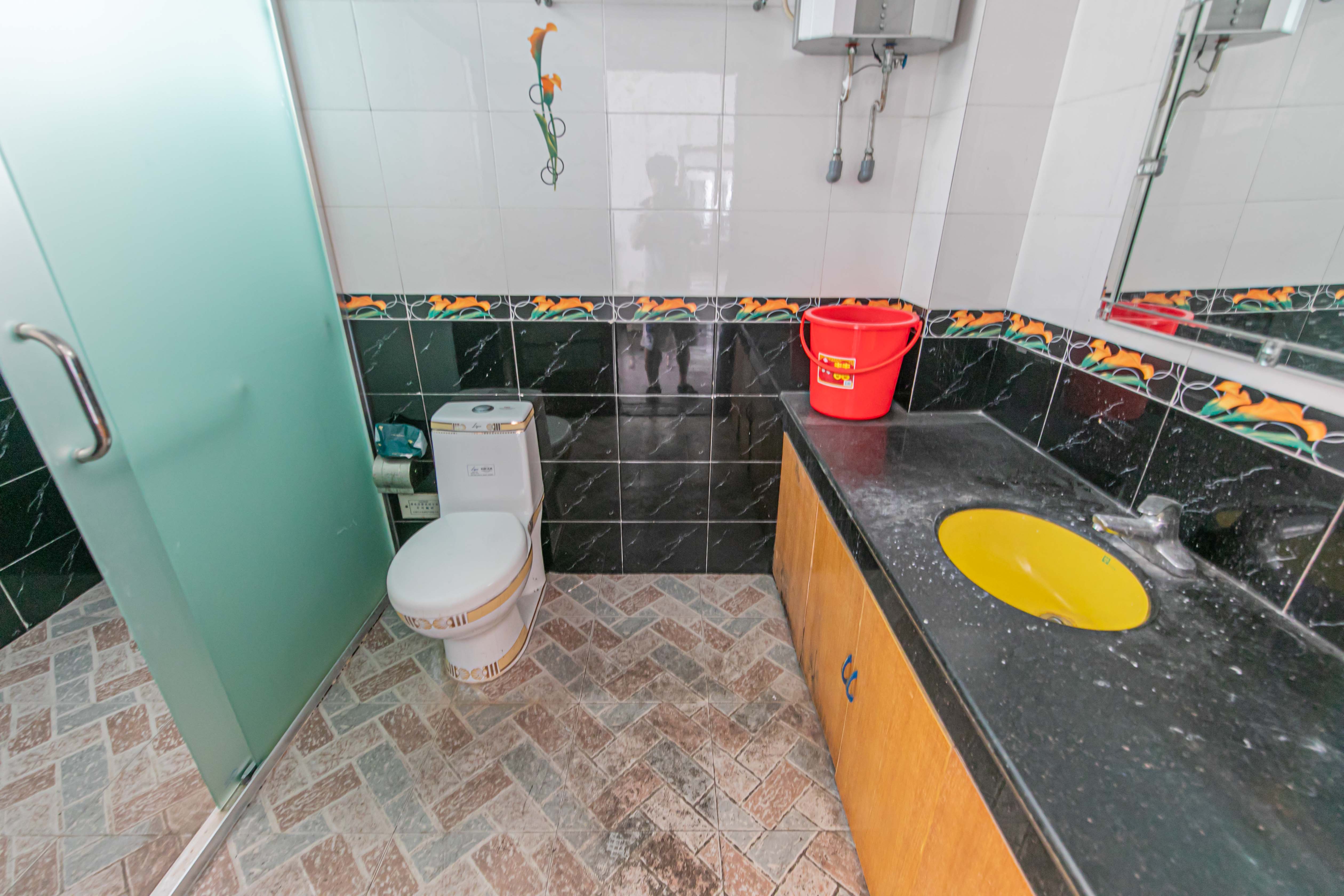 阳光丽景  4室2厅1卫    105.0万卫生间