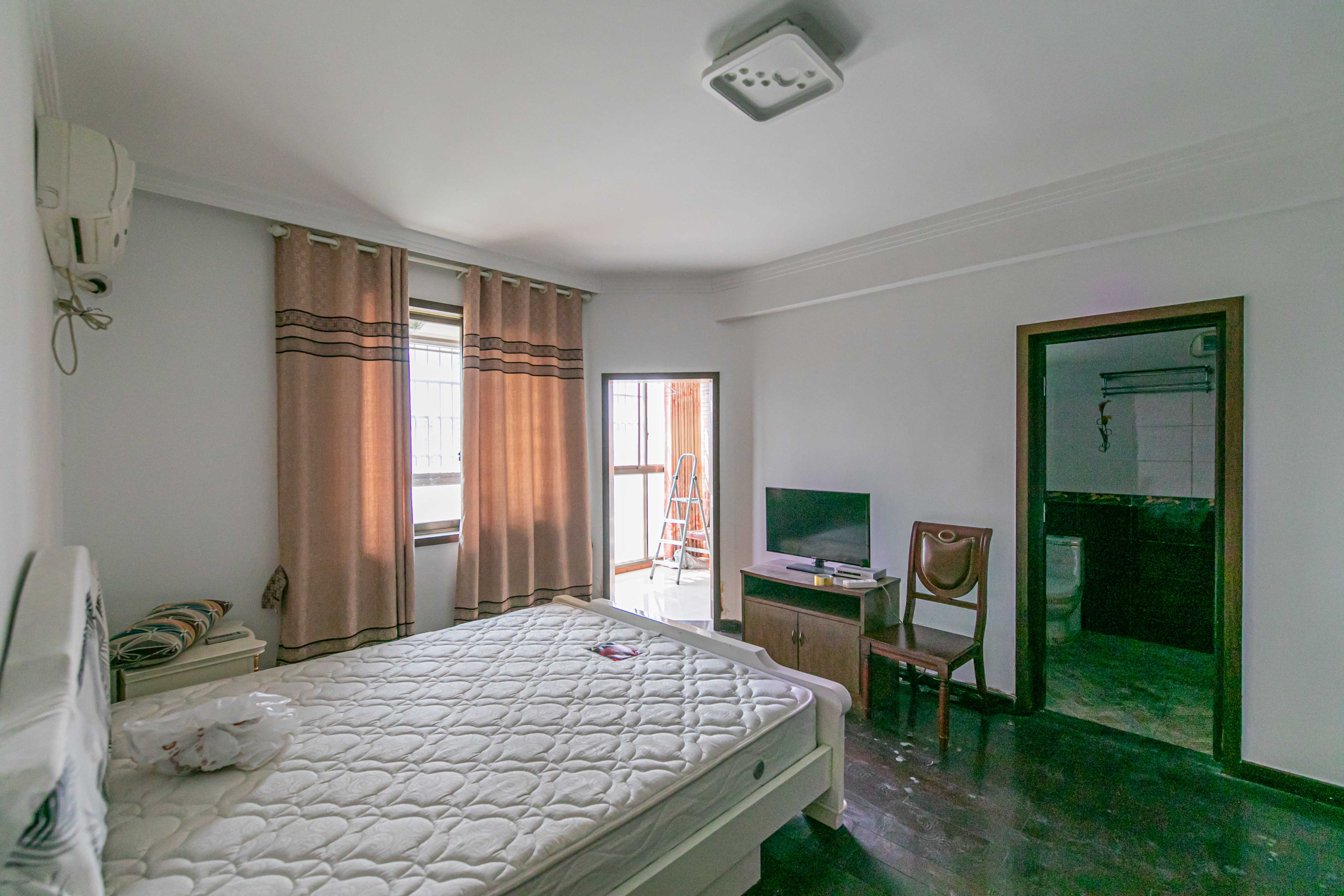 阳光丽景  4室2厅1卫    105.0万卧室