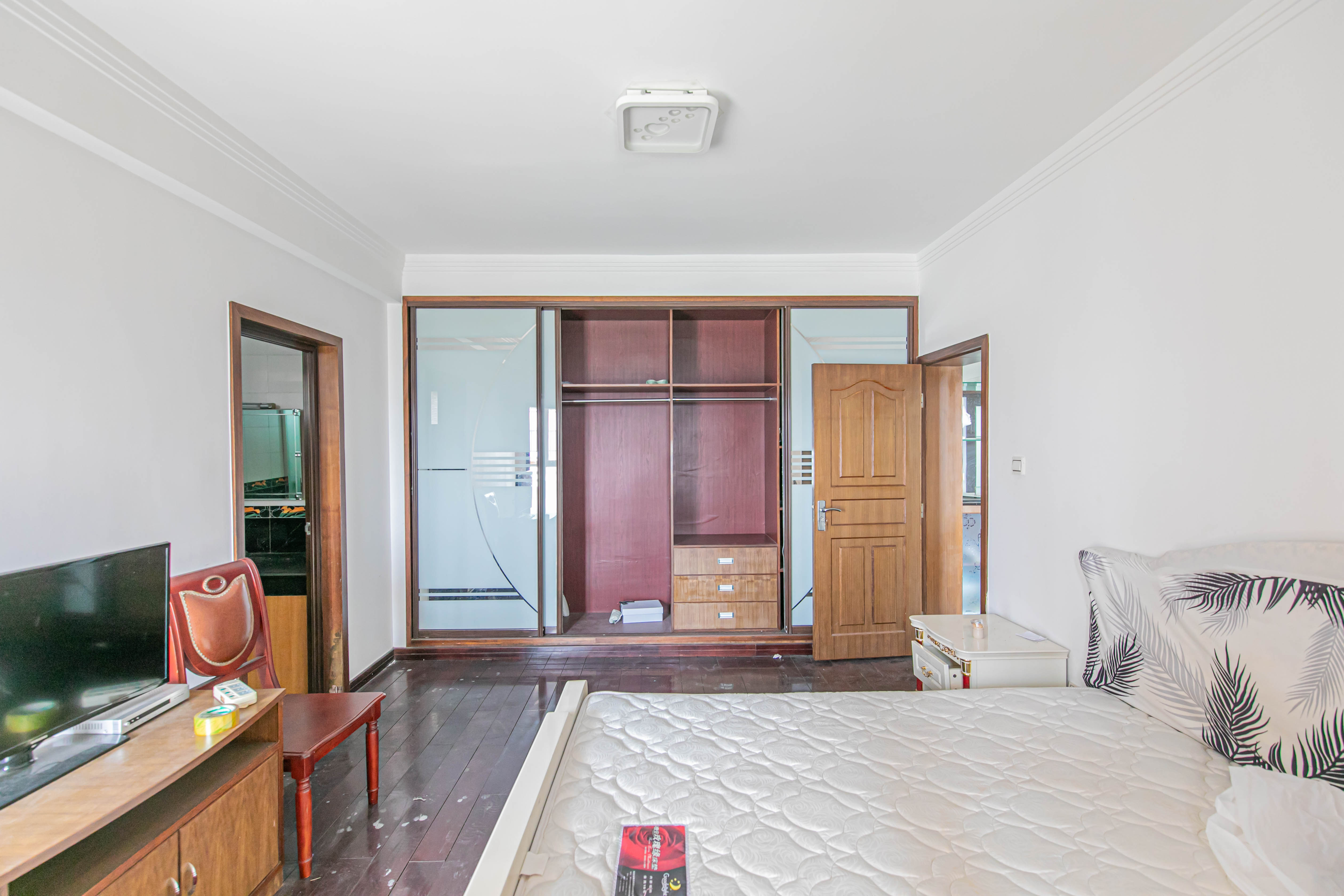 阳光丽景  4室2厅1卫    105.0万卧室