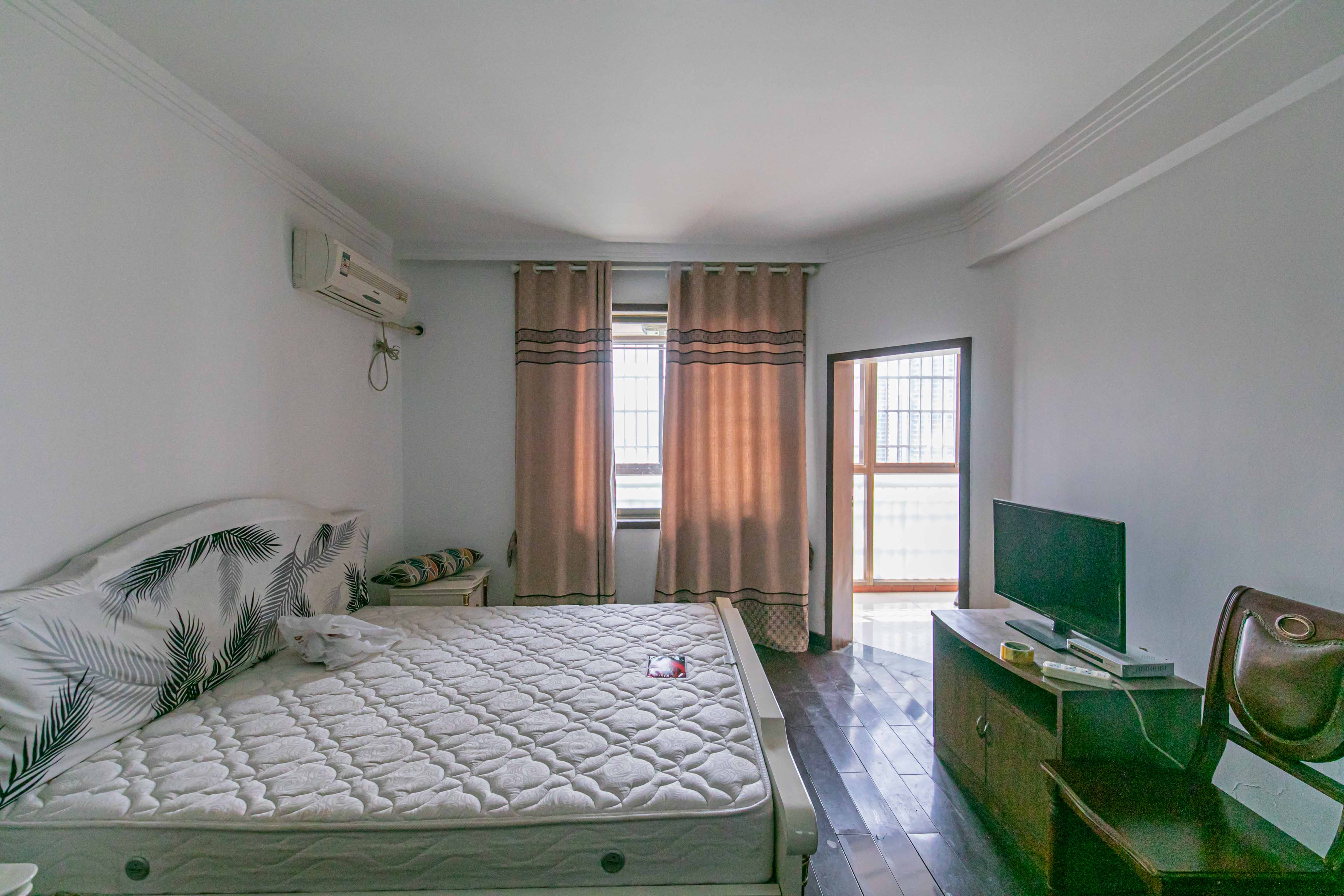 阳光丽景  4室2厅1卫    105.0万卧室