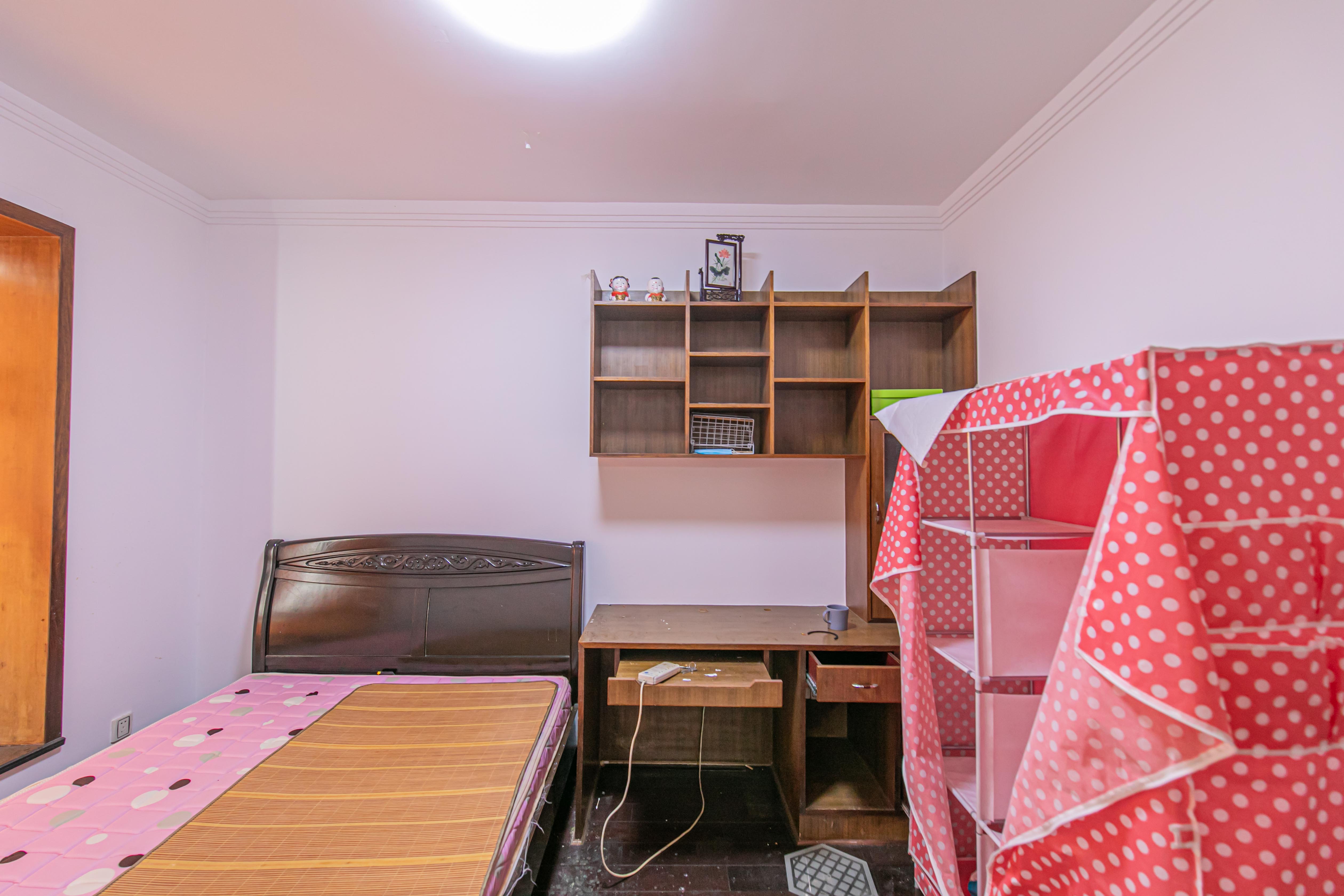 阳光丽景  4室2厅1卫    105.0万卧室