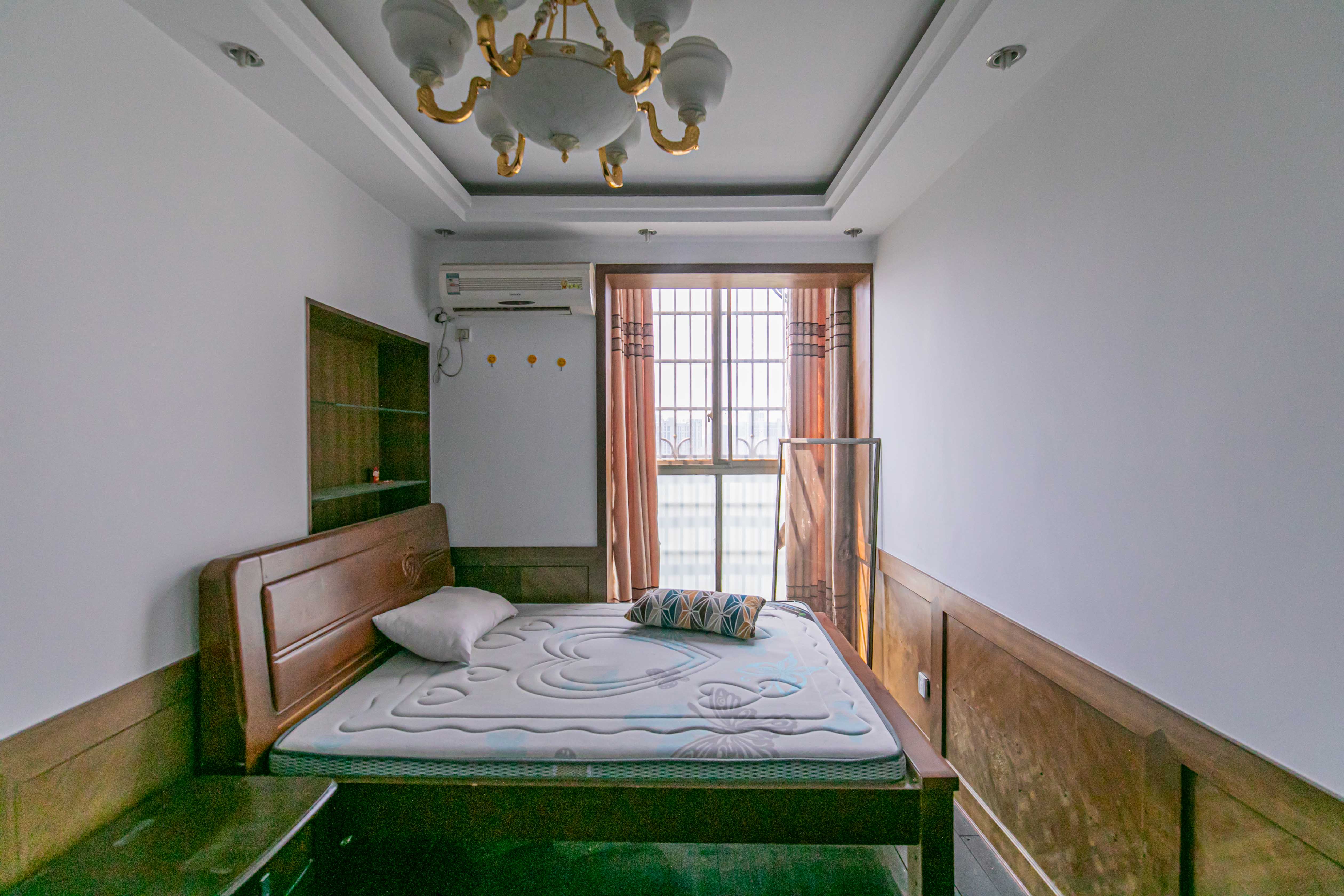 阳光丽景  4室2厅1卫    105.0万卧室