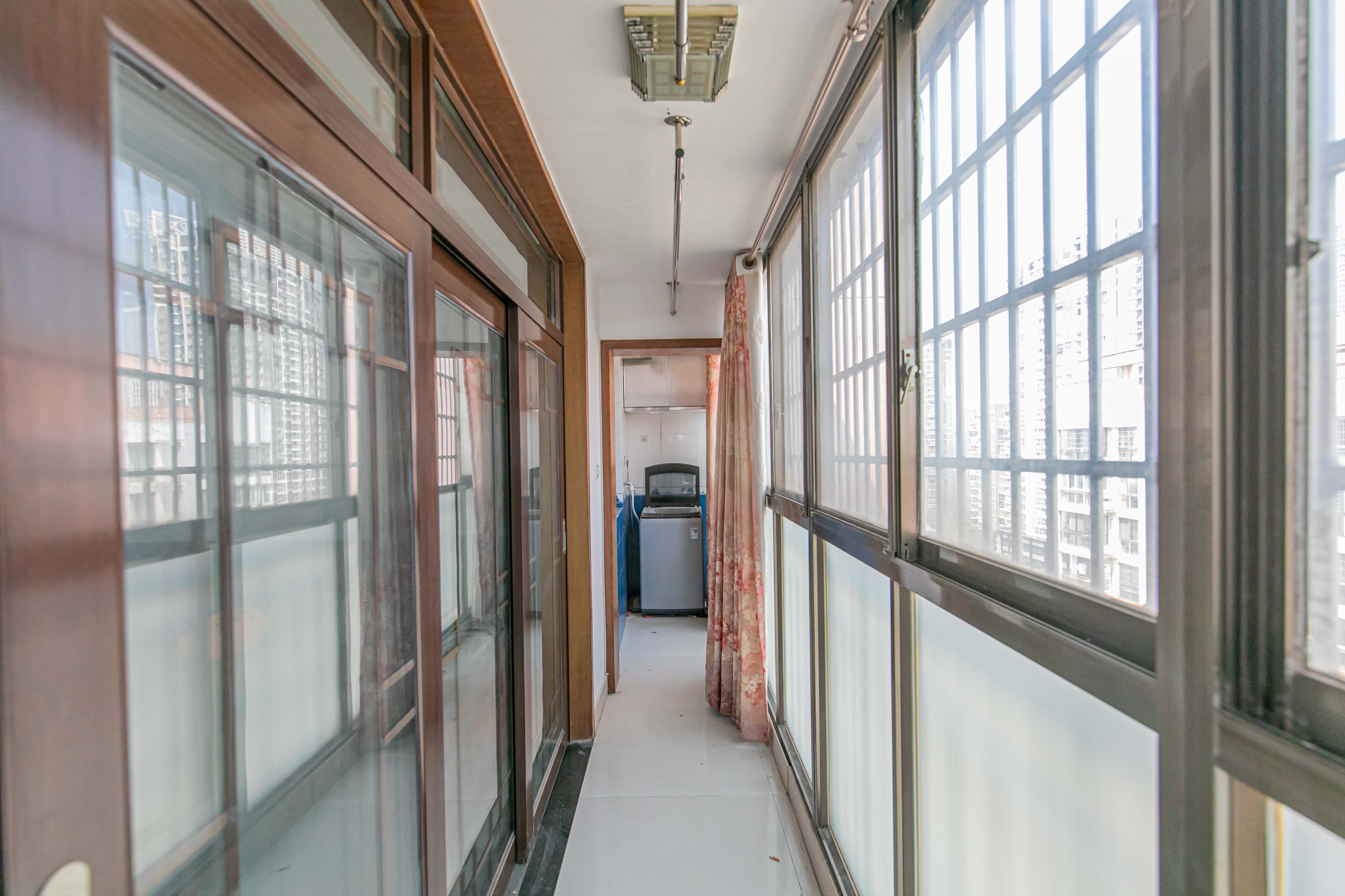 阳光丽景  4室2厅1卫    105.0万阳台