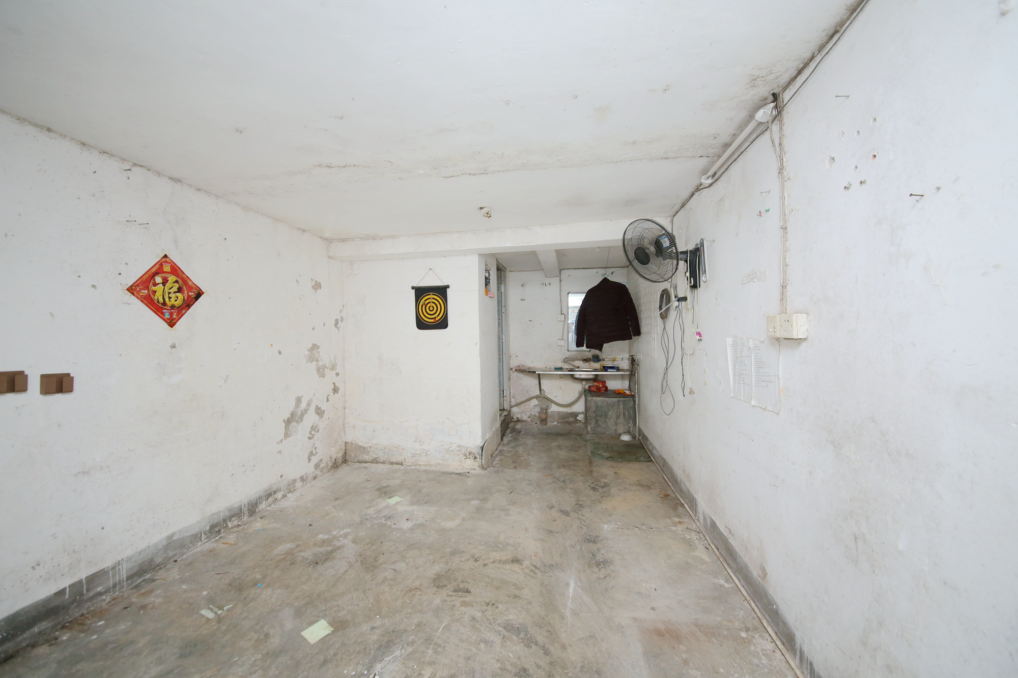 新湘路社区  3室2厅2卫    88.0万阳台