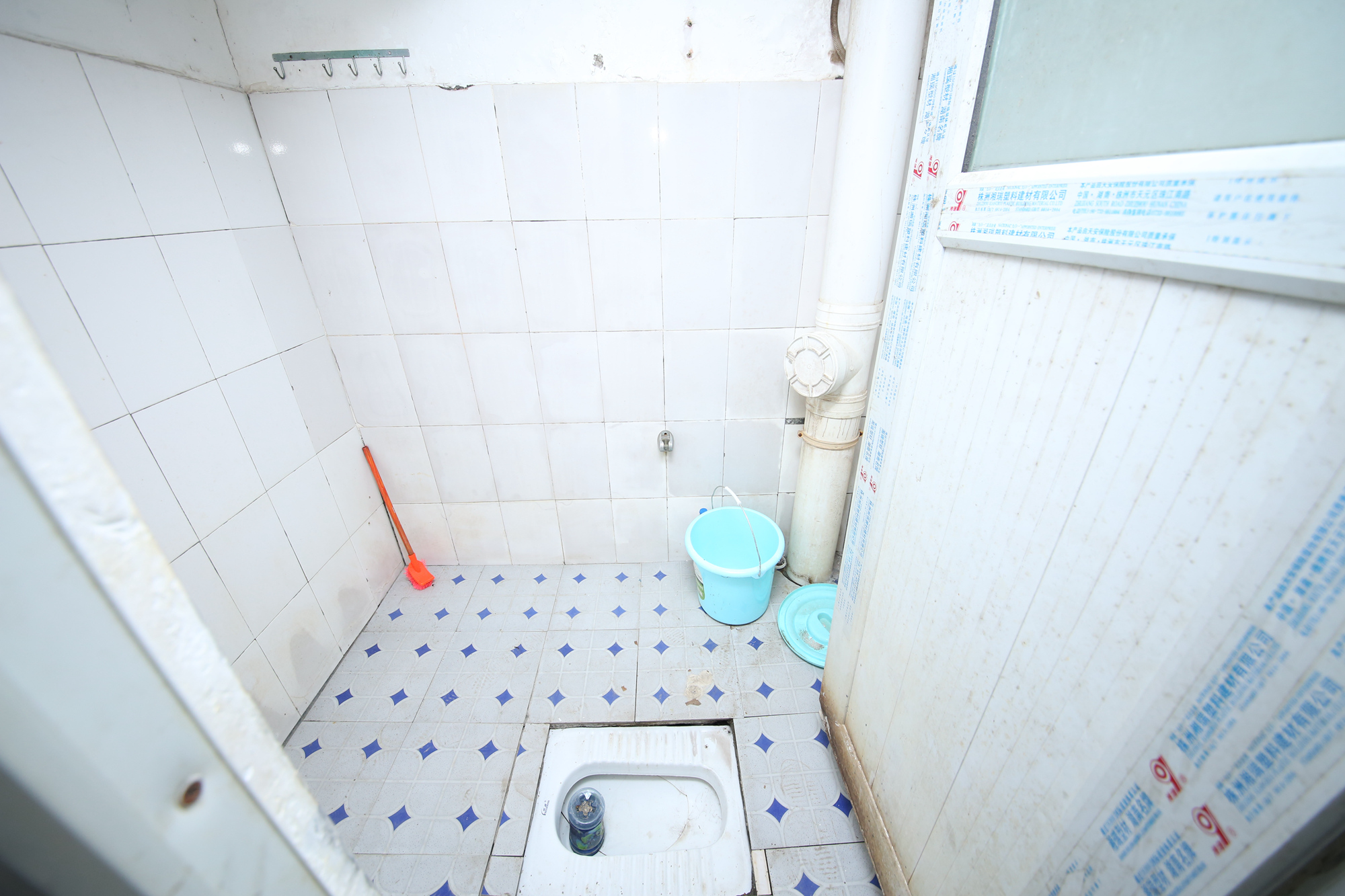 新湘路社区  3室2厅2卫    88.0万阳台