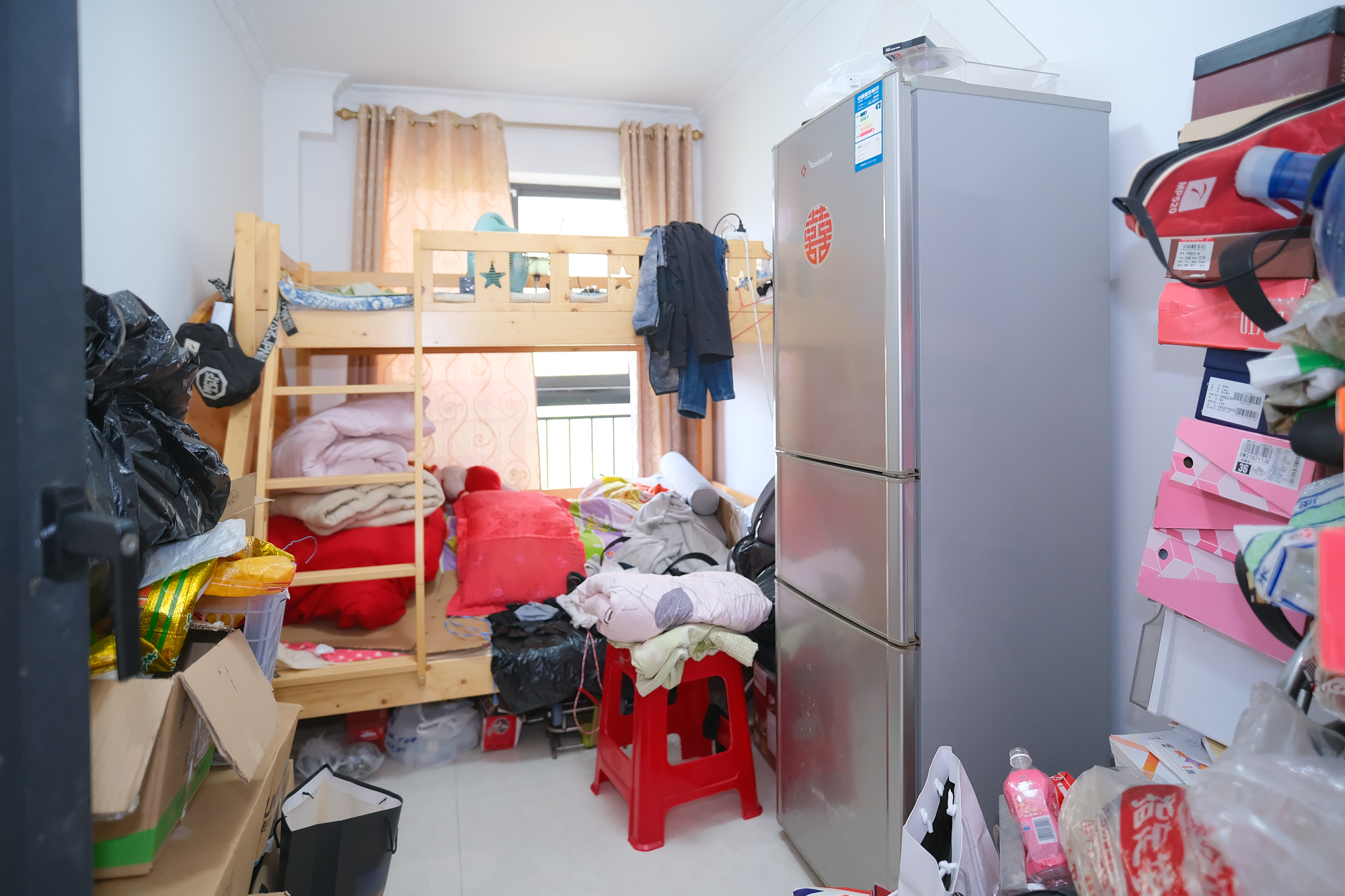 三一街区  4室2厅2卫   112.80万卧室