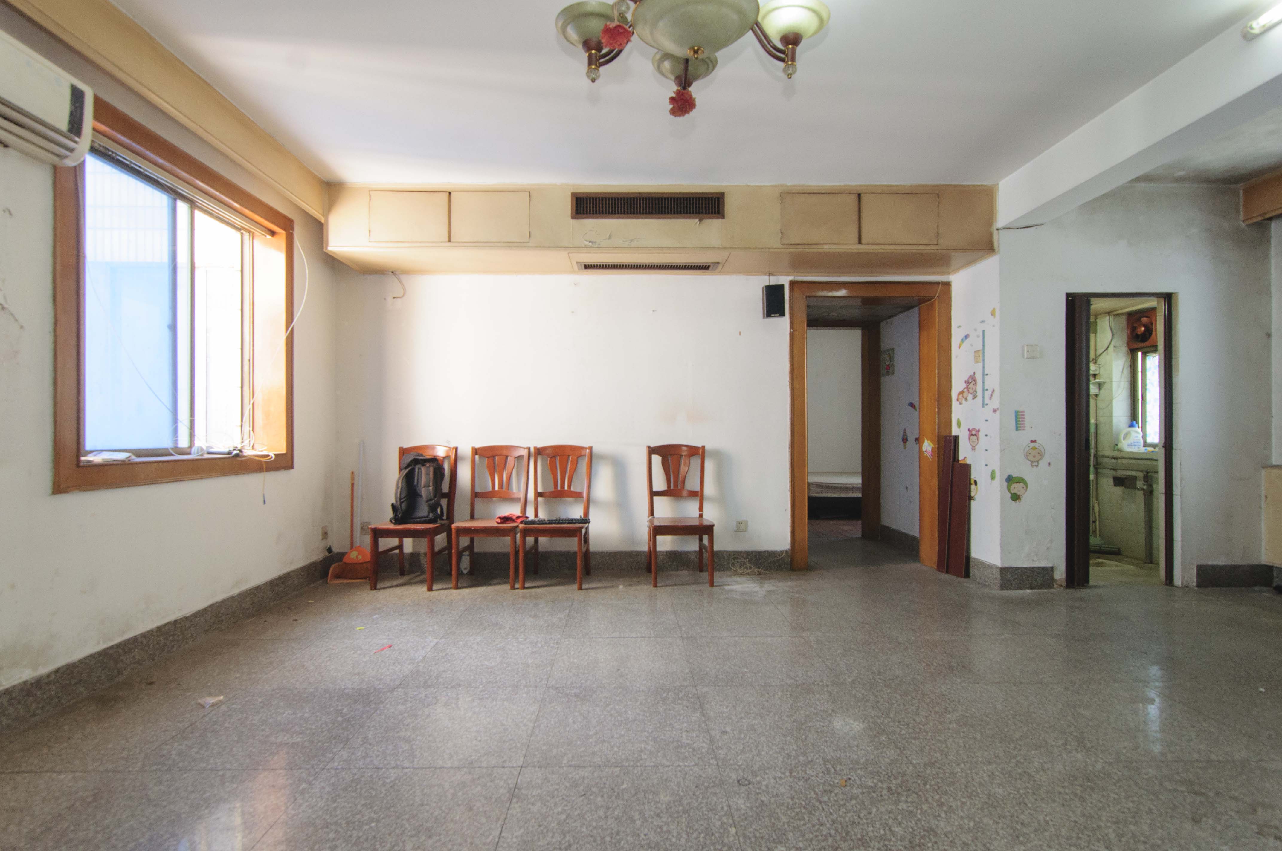 长沙市自来水公司住宅小区（白沙路119号）  2室1厅1卫   75.00万客厅