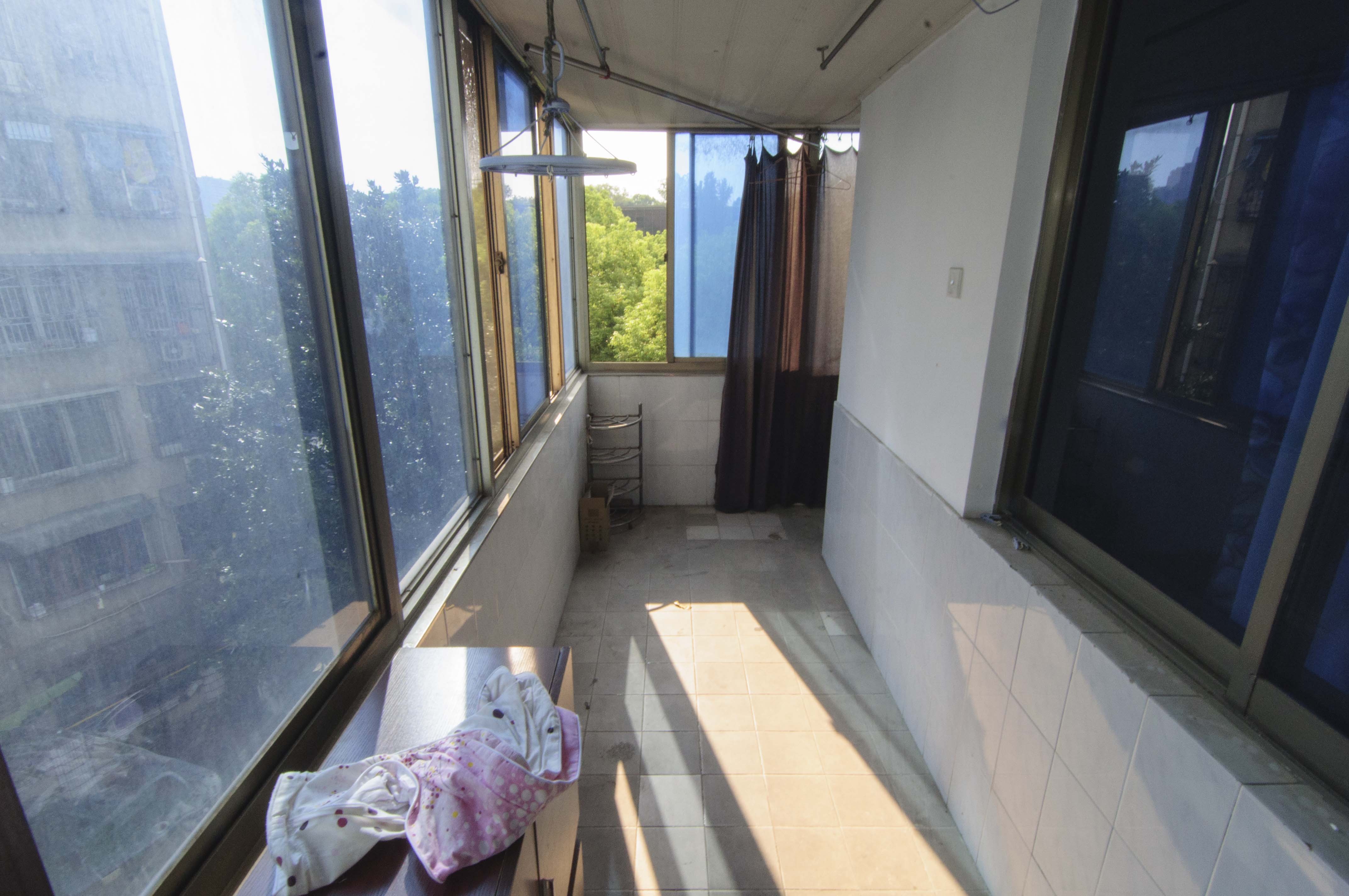 长沙市自来水公司住宅小区（白沙路119号）  2室1厅1卫   75.00万阳台