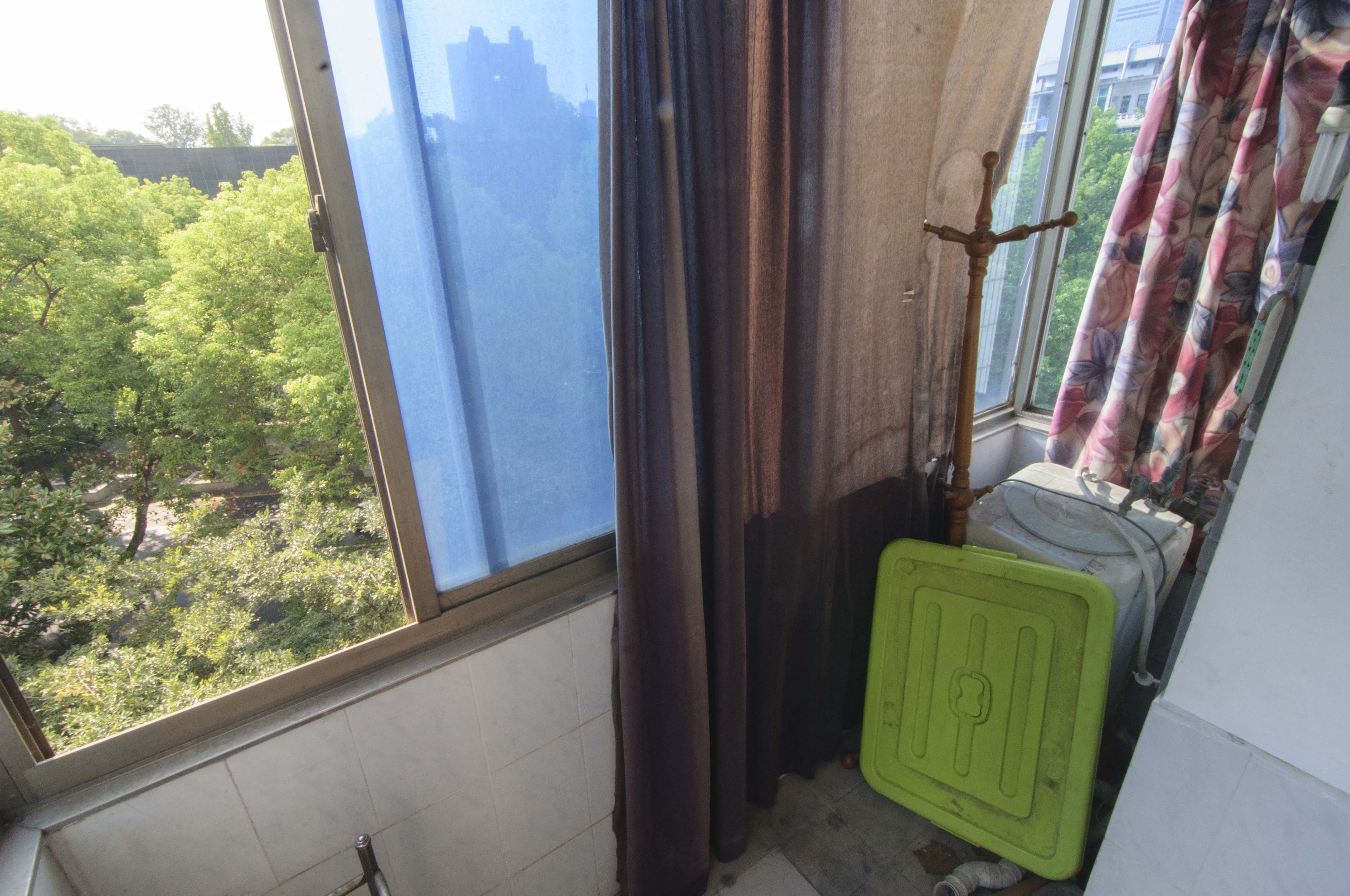 长沙市自来水公司住宅小区（白沙路119号）  2室1厅1卫   75.00万阳台
