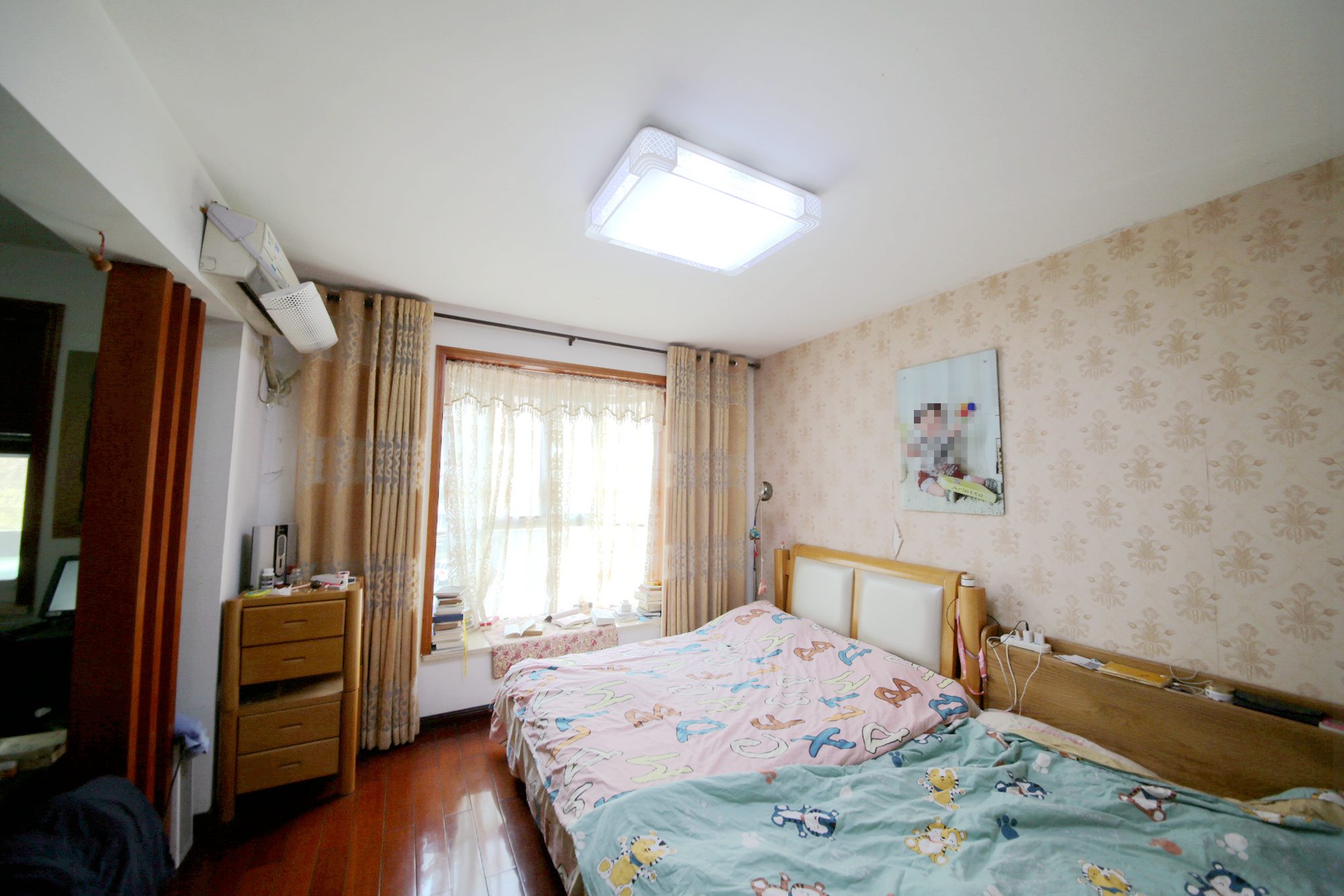 芙蓉区工商局宿舍  4室2厅2卫   207.00万卧室