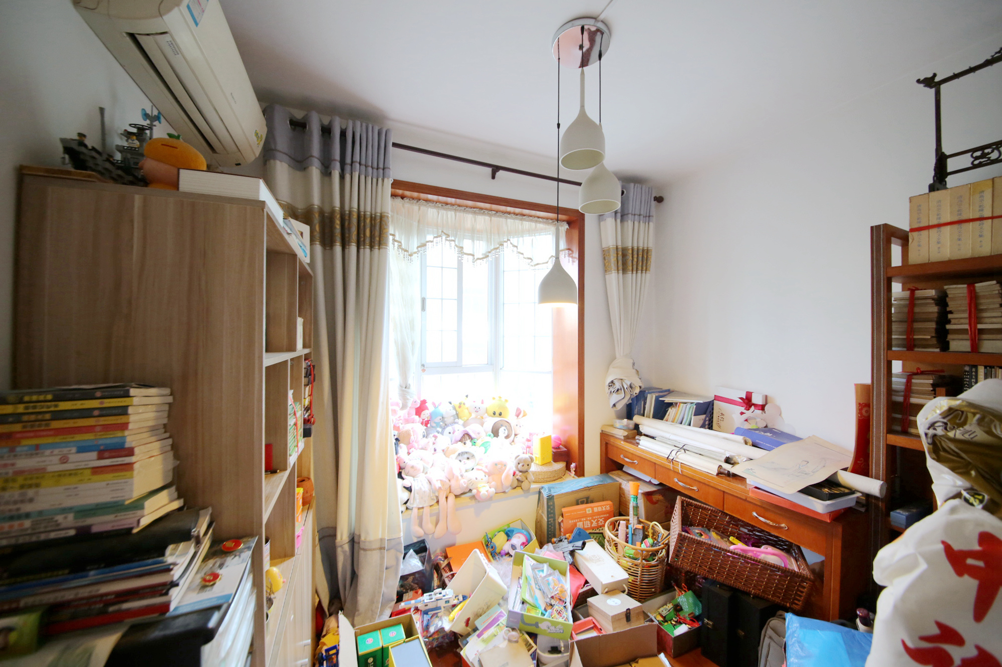 芙蓉区工商局宿舍  4室2厅2卫   207.00万卧室