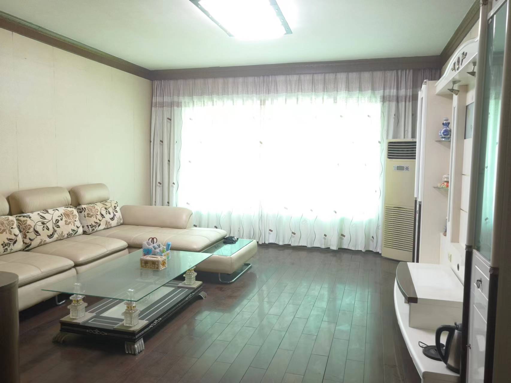 联谊新村  4室2厅2卫   75.00万