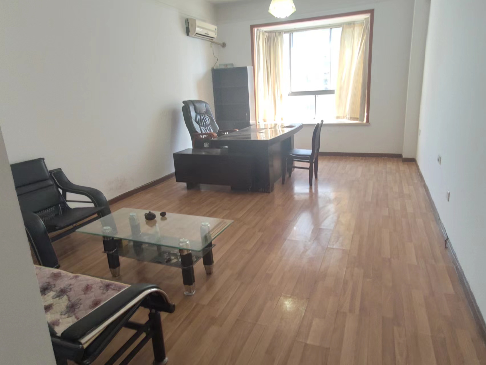 东都大酒店(东都大厦) 1室1厅1卫 18.8万 东都大酒店(东都大厦) 1室1厅1卫 18.8万室内图