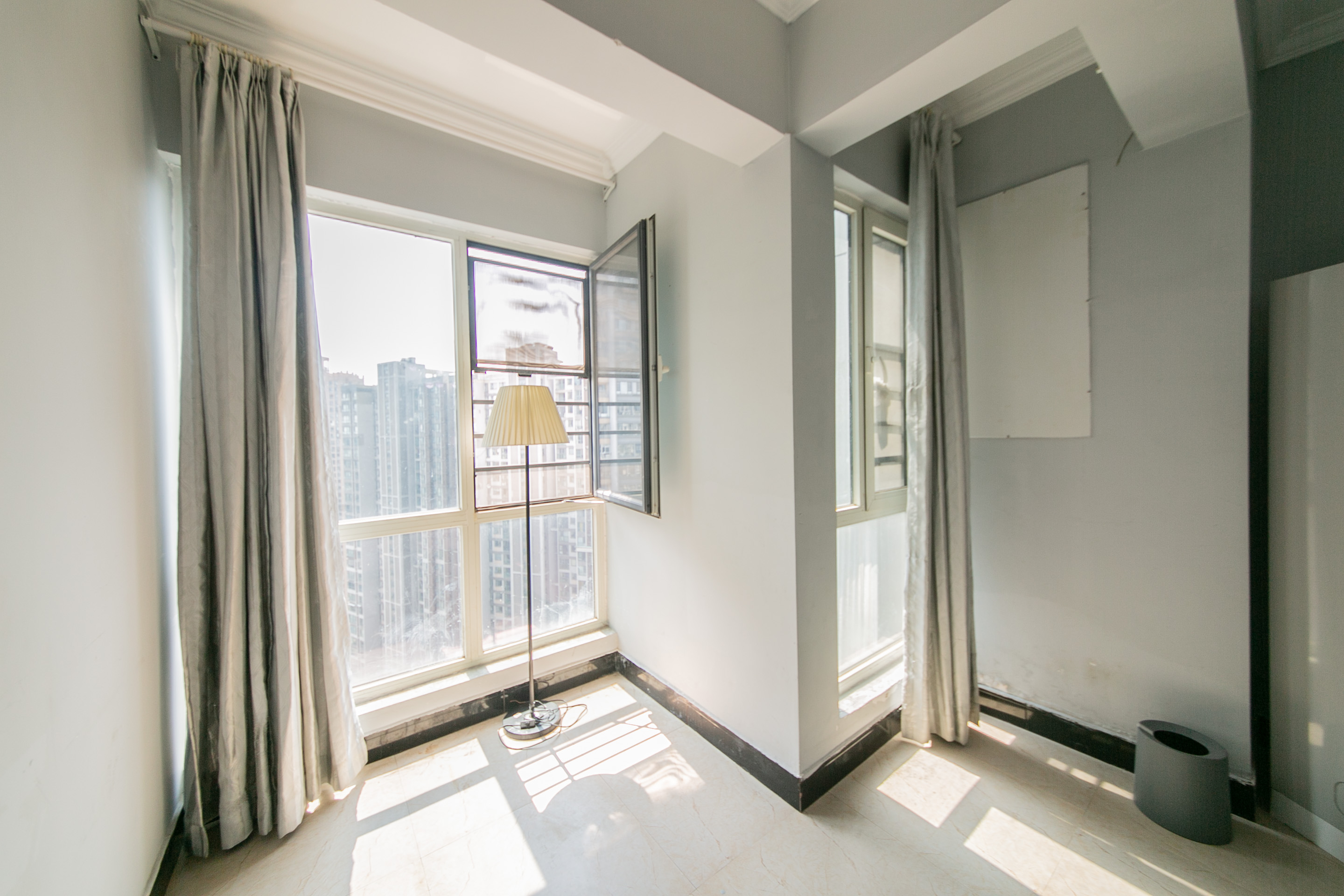 北辰三角洲E3区  3室2厅2卫    210.0万阳台