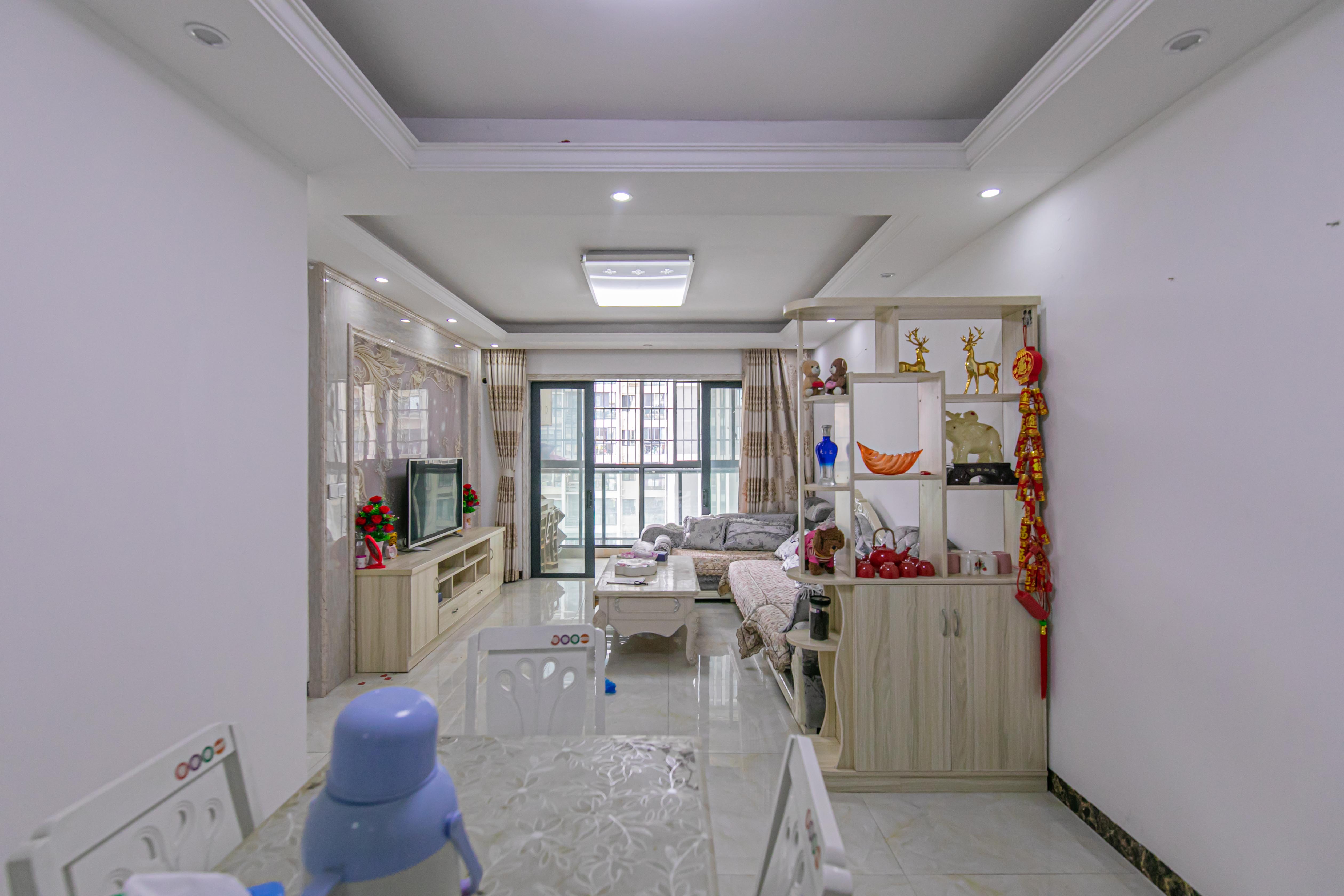 蓝山郡  3室2厅1卫    83.8万客厅