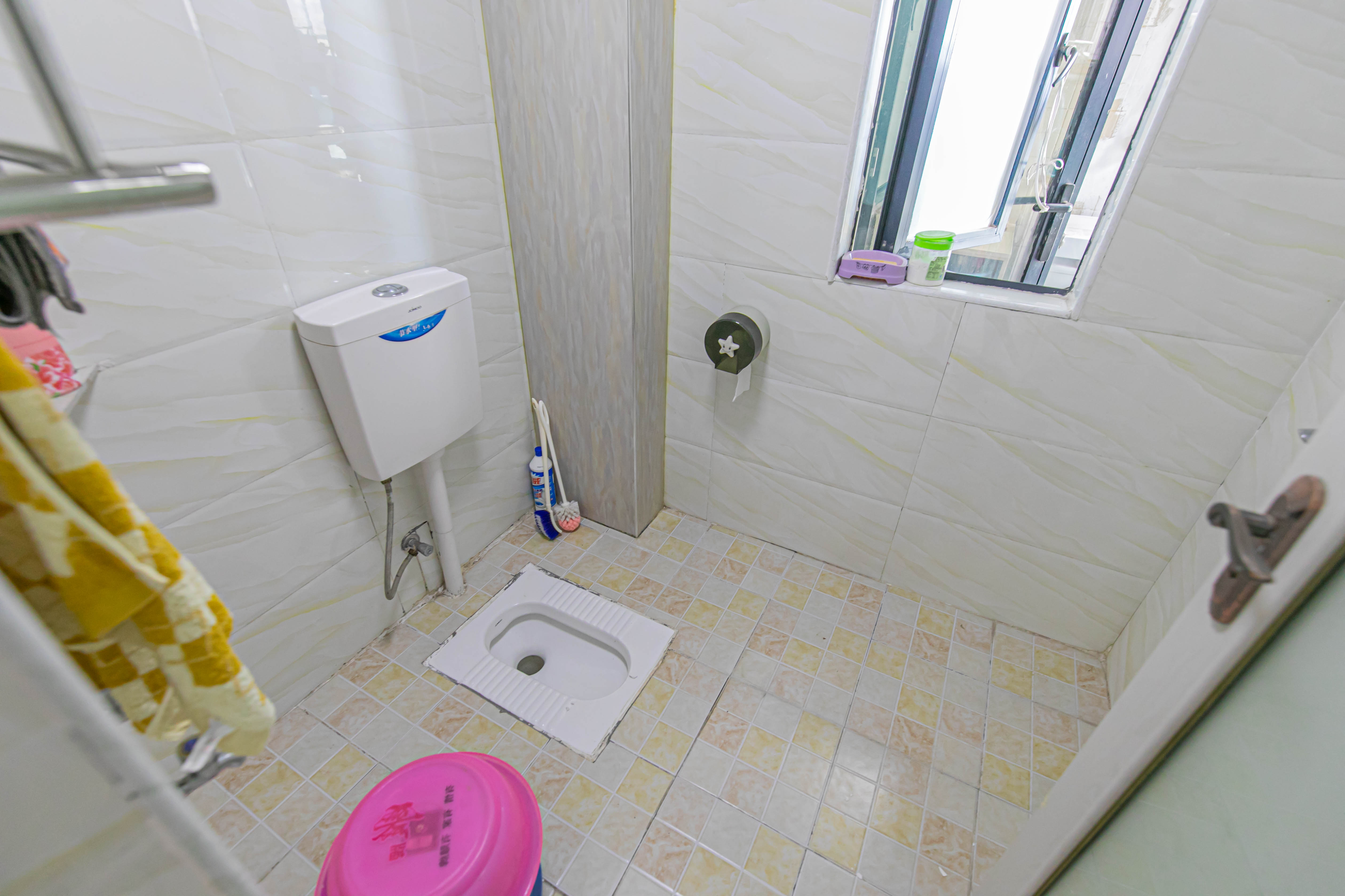 蓝山郡  3室2厅1卫    83.8万卫生间