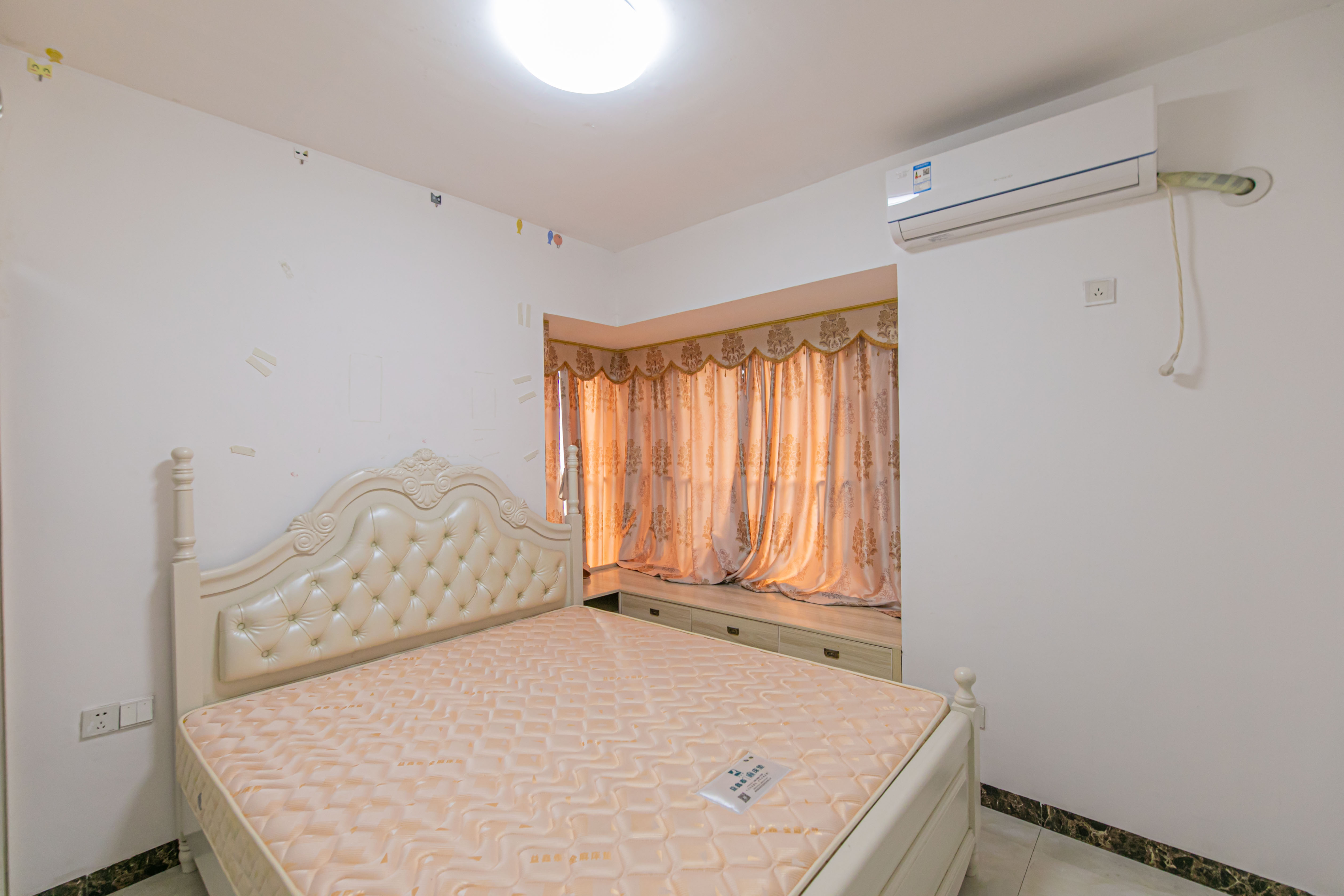 蓝山郡  3室2厅1卫    83.8万卧室