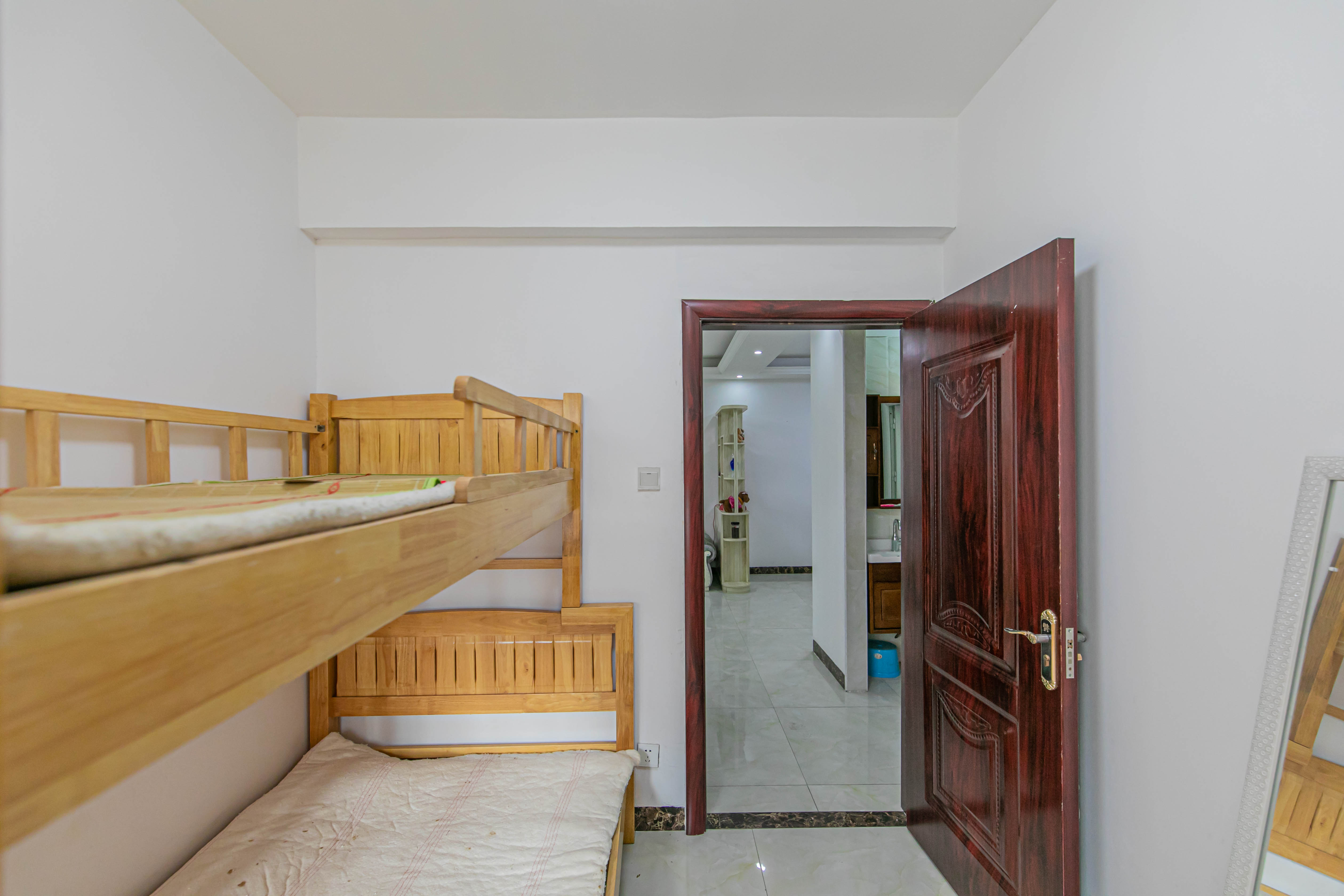 蓝山郡  3室2厅1卫    83.8万卧室