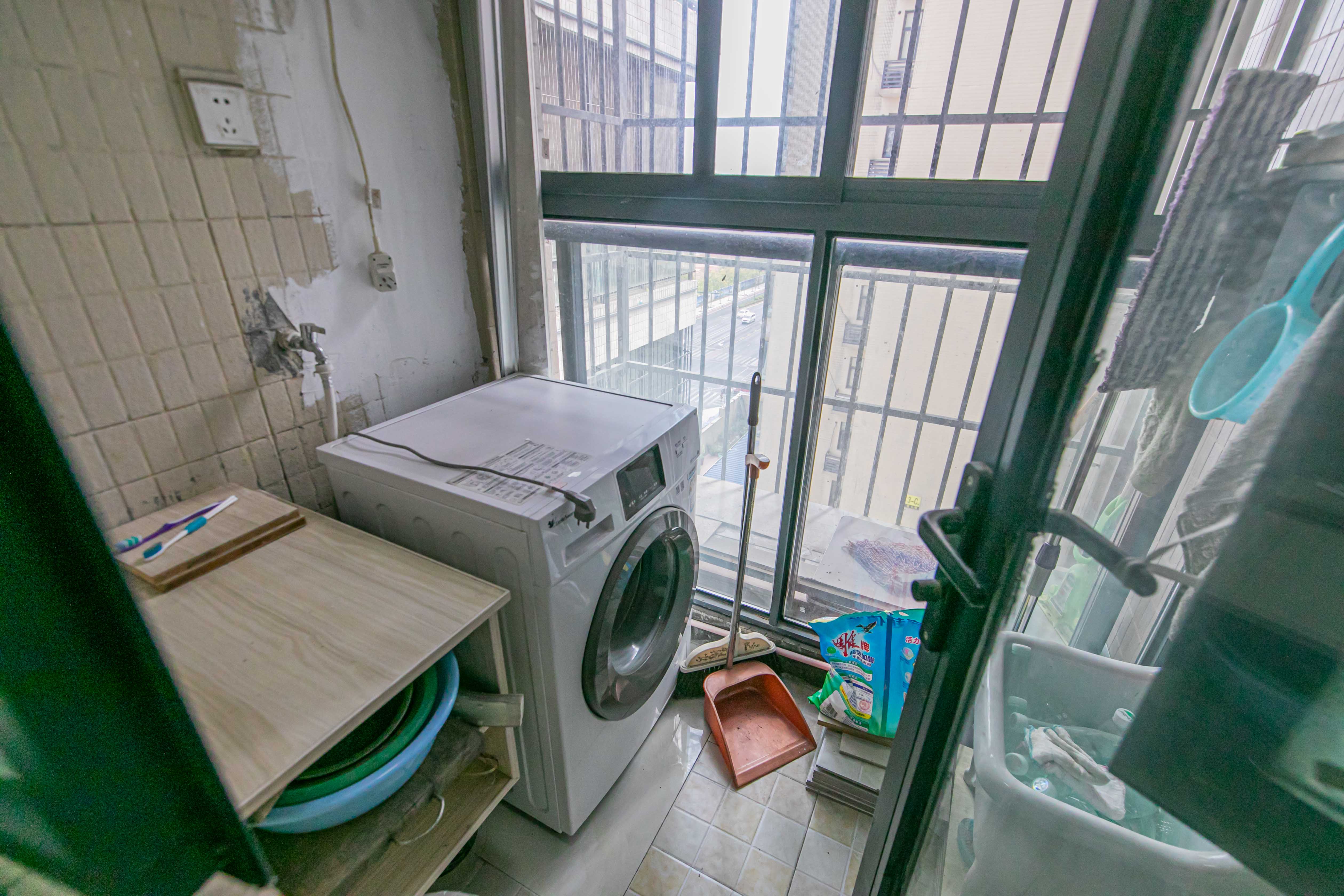 蓝山郡  3室2厅1卫    83.8万阳台