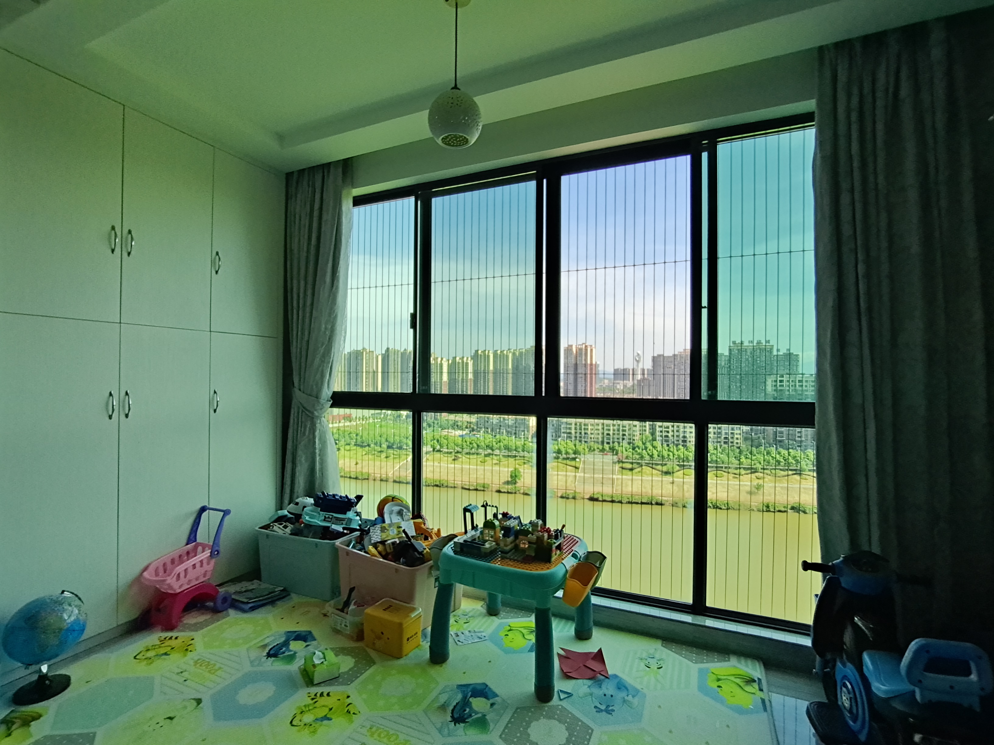 水映豪廷（一，二，三期）  3室2厅2卫   96.00万阳台