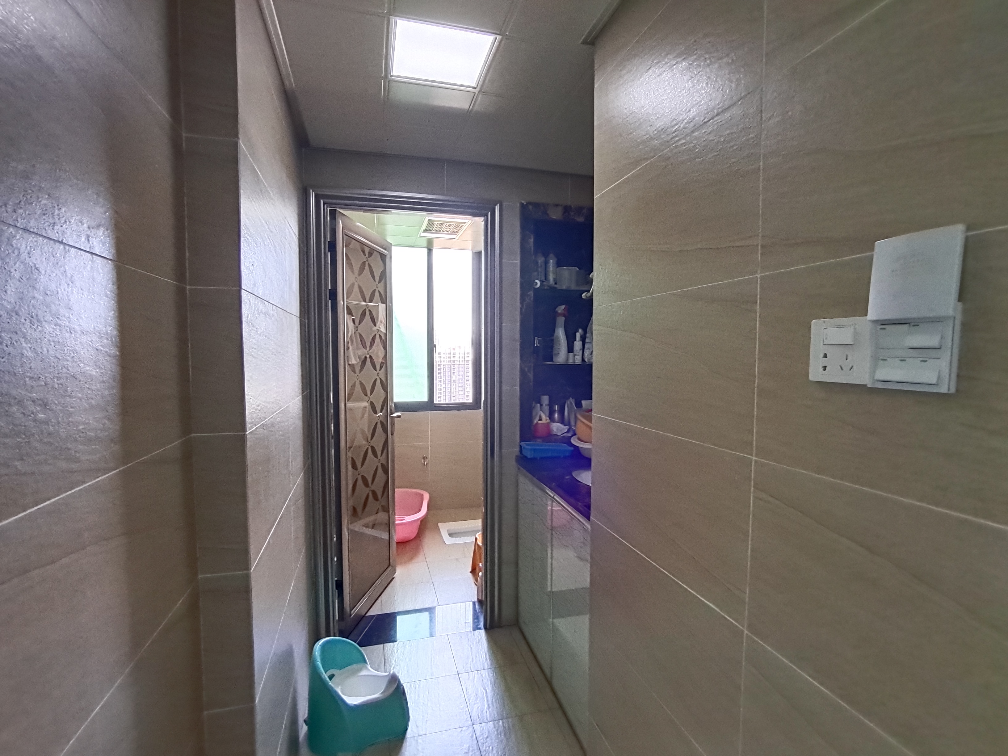 水映豪廷（一，二，三期）  3室2厅2卫   96.00万卫生间