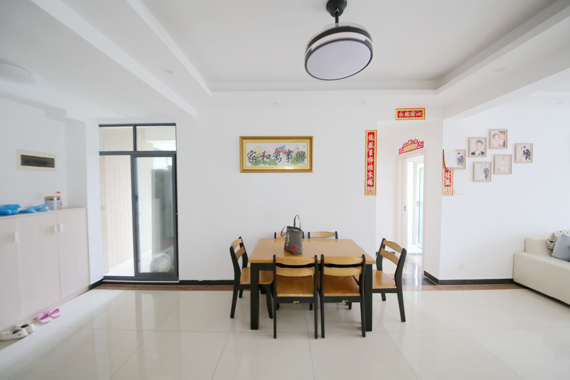 泊爱蓝湾  3室2厅2卫    145.0万客厅