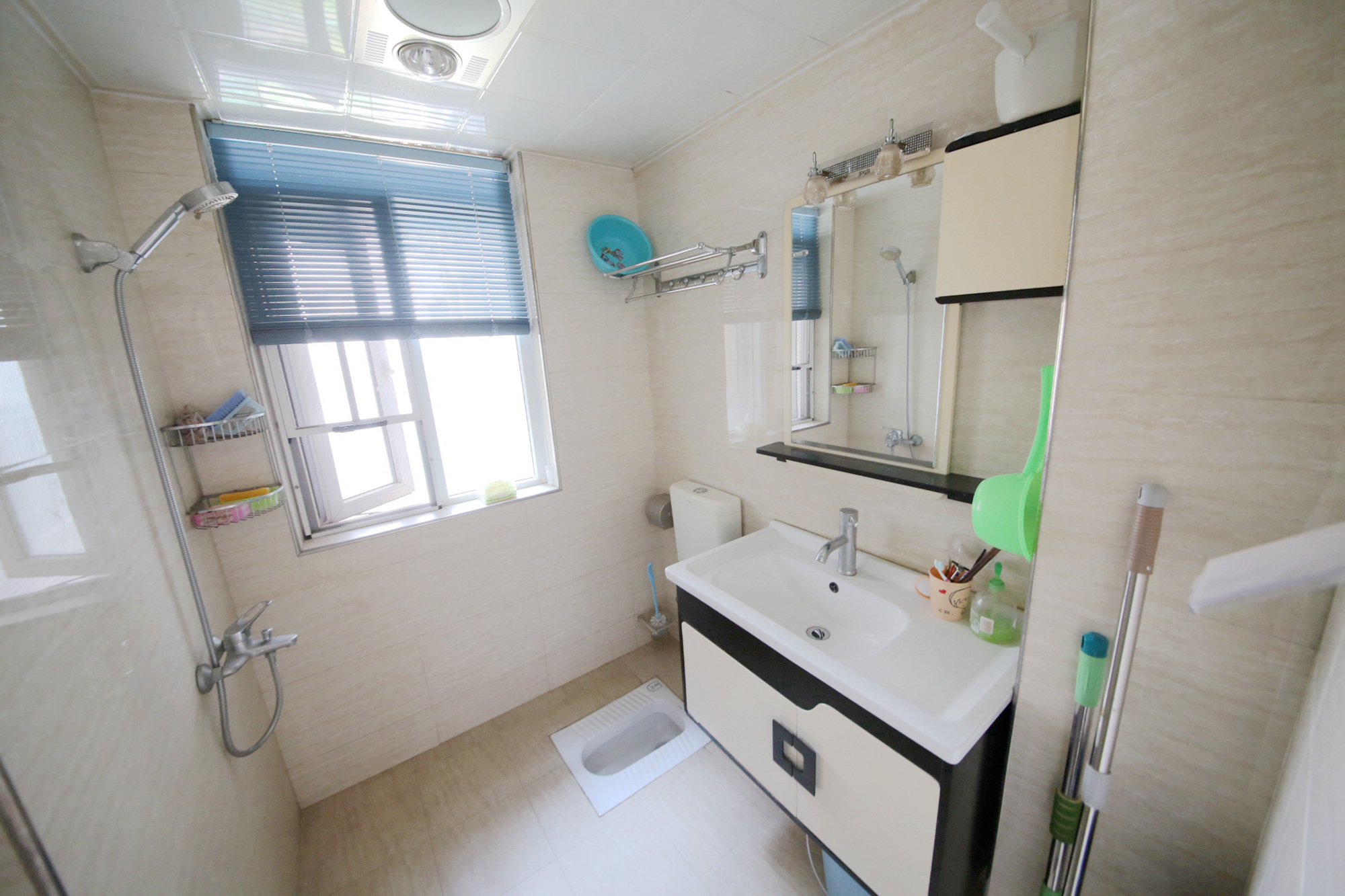 泊爱蓝湾  3室2厅2卫    145.0万卫生间