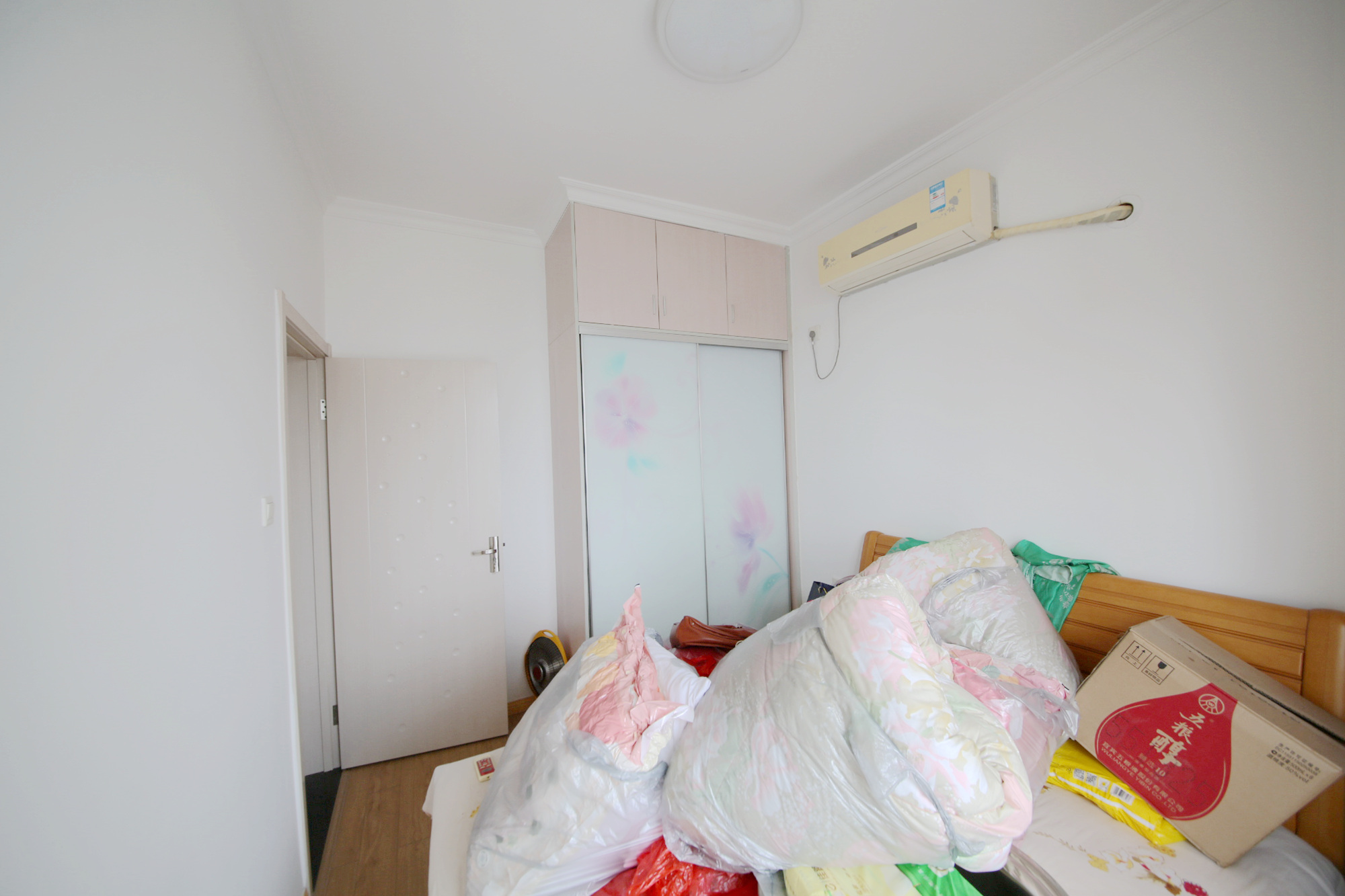 泊爱蓝湾  3室2厅2卫    145.0万卧室