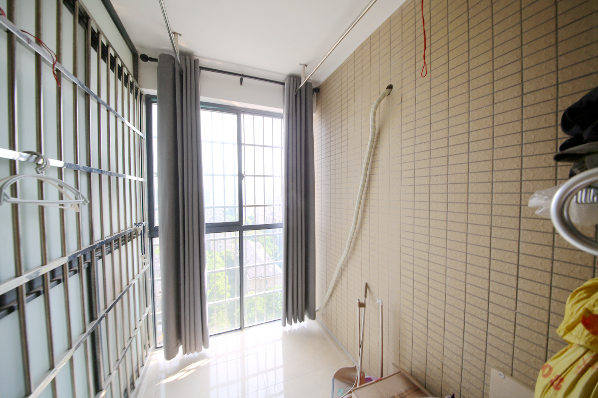 泊爱蓝湾  3室2厅2卫    145.0万阳台