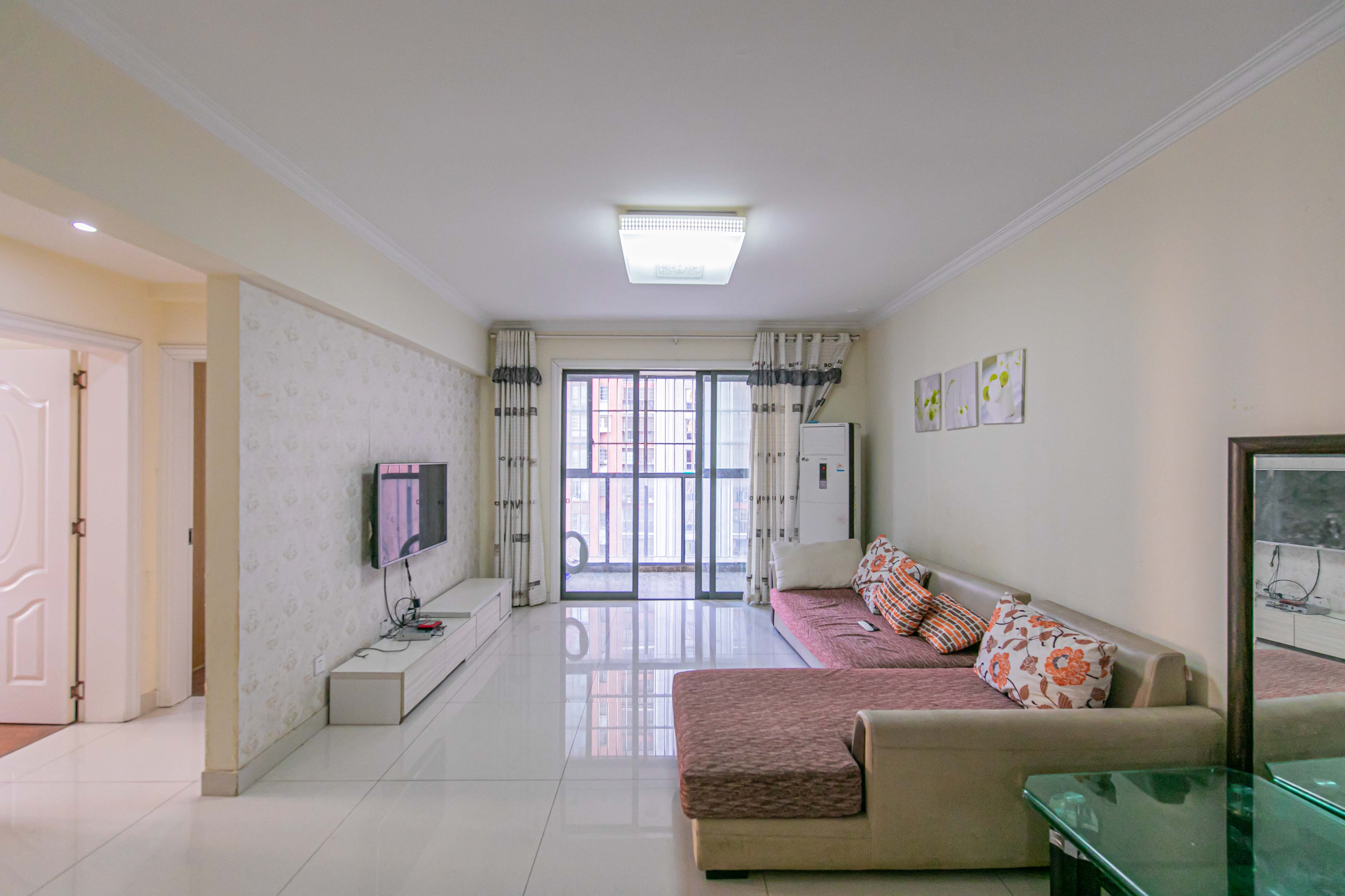 华润凤凰城二期  3室2厅1卫    92.5万客厅