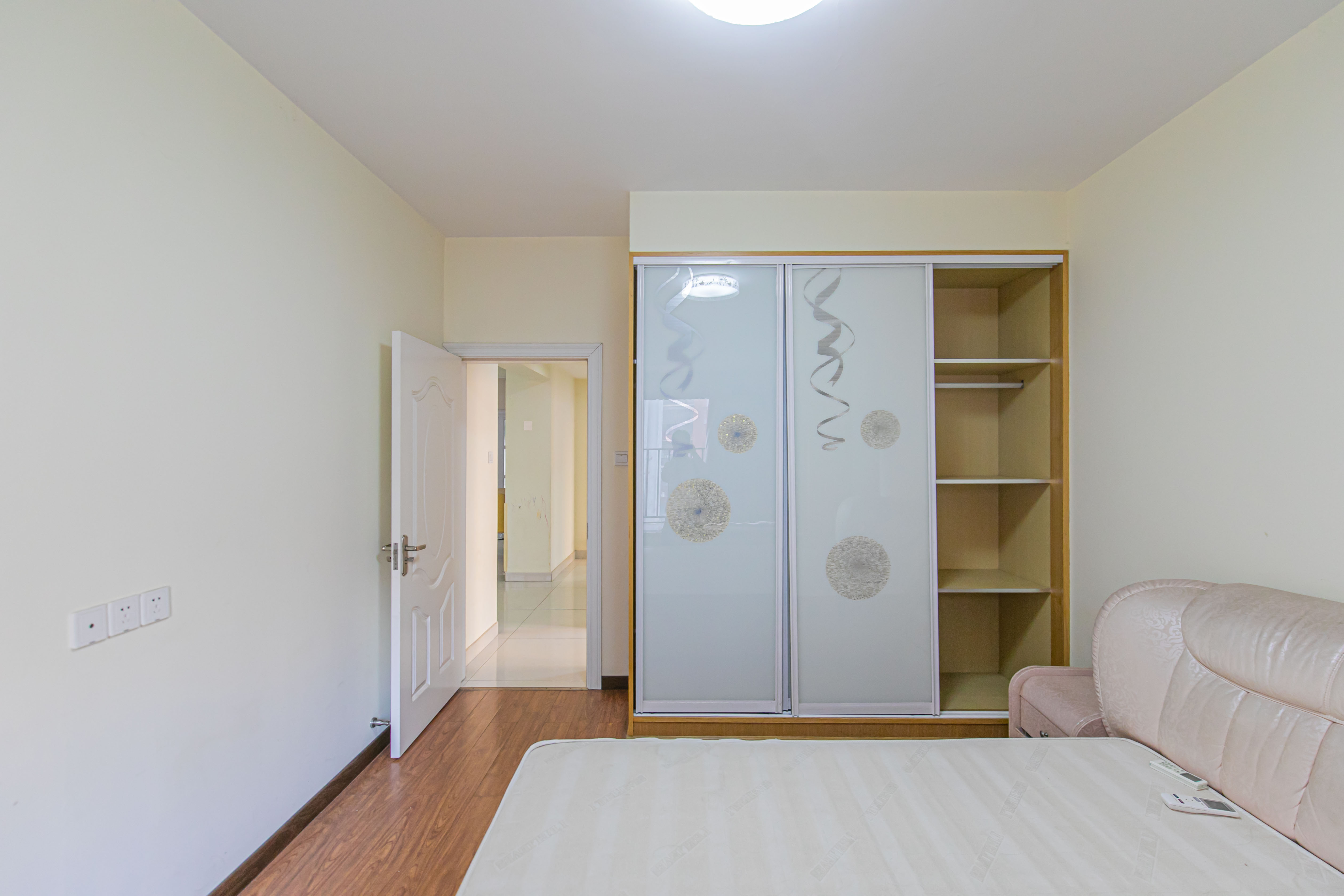 华润凤凰城二期  3室2厅1卫    92.5万卧室