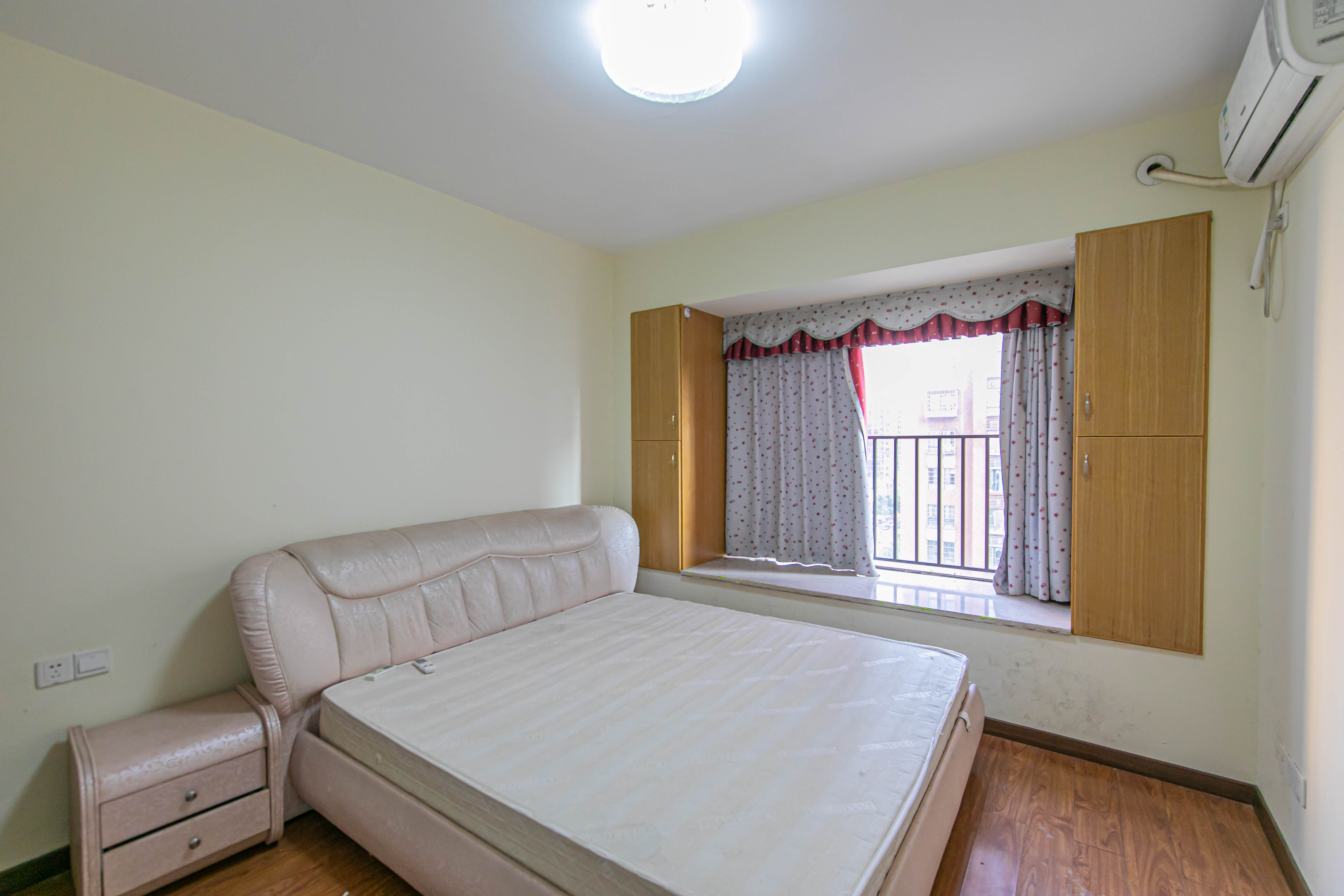 华润凤凰城二期  3室2厅1卫    92.5万卧室