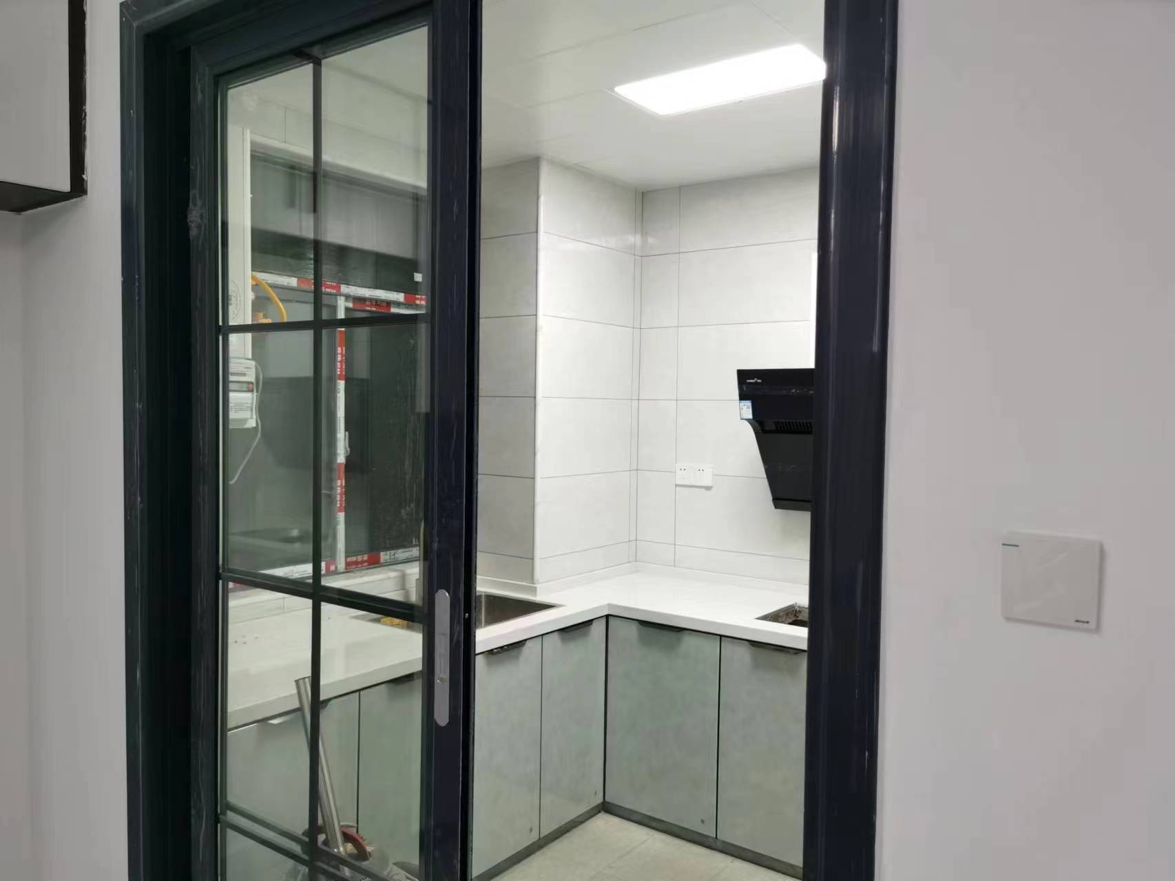 融冠亲城安置房  3室2厅1卫   2200.00元/月室内图