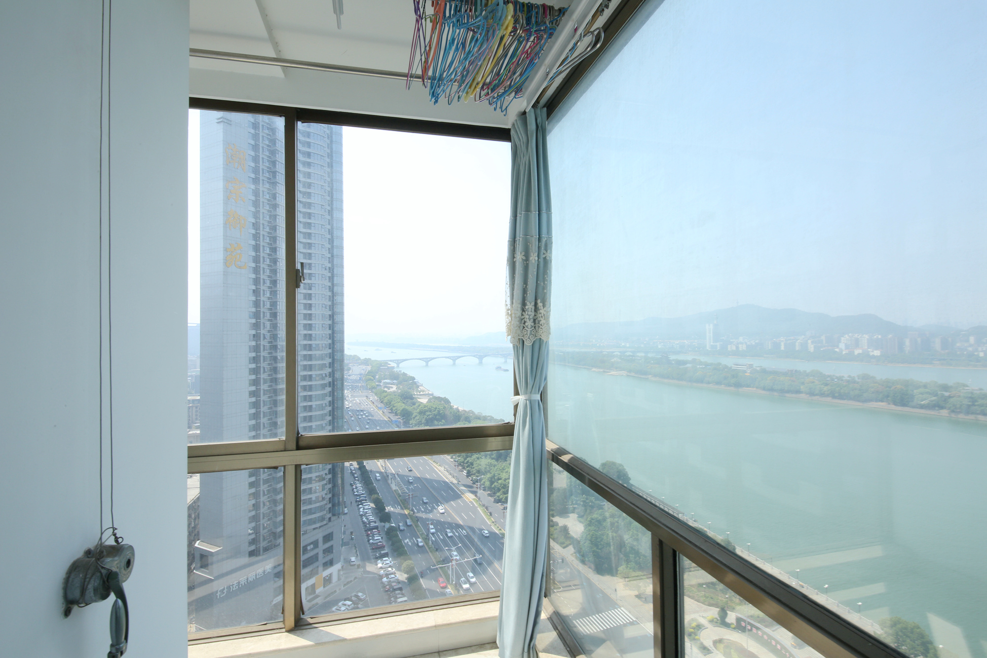 欧陆经典  3室2厅2卫   211.00万阳台