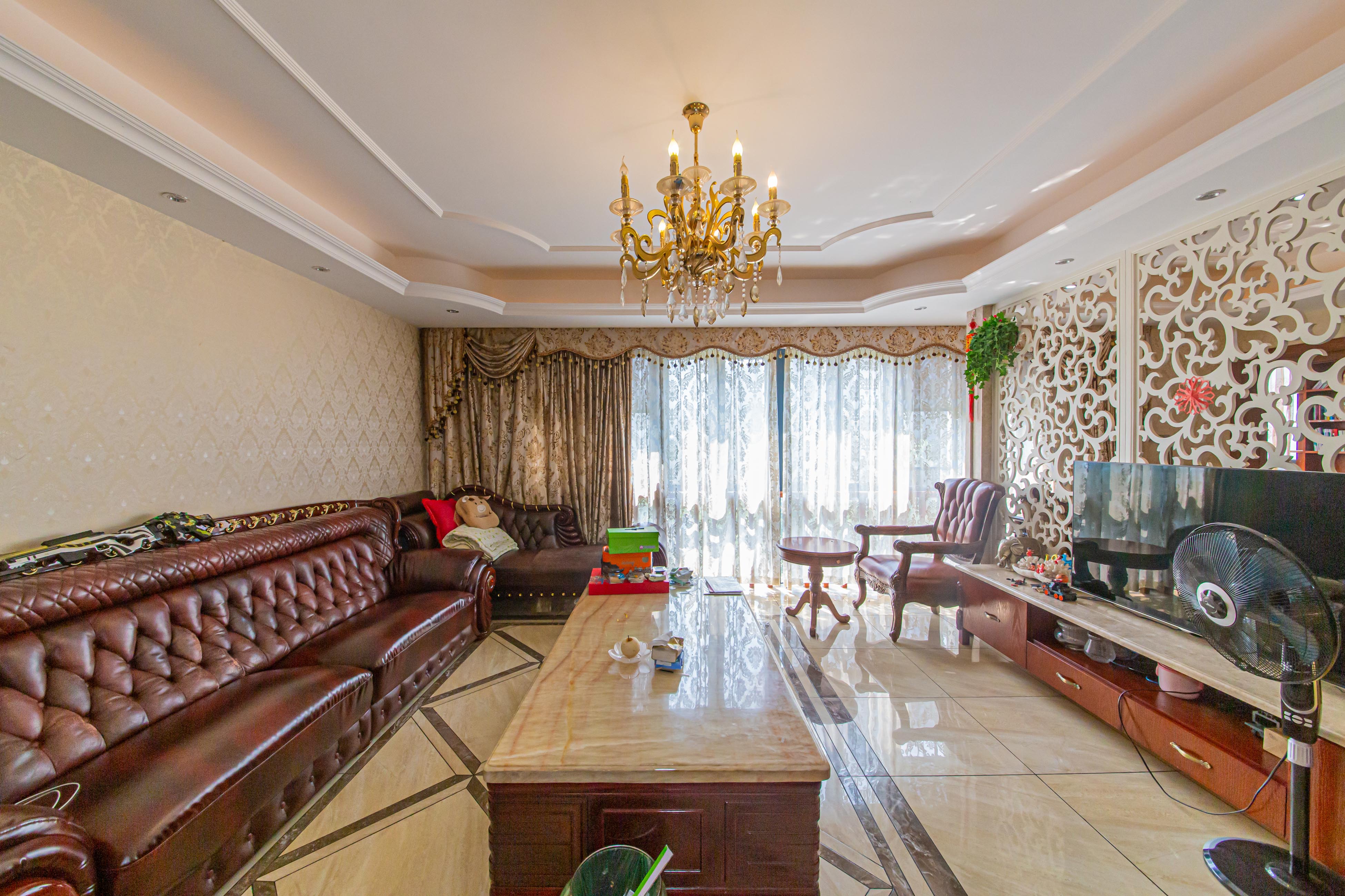 博林金谷 4室2厅2卫 268.0万 博林金谷 4室2厅2卫 268.0万客厅