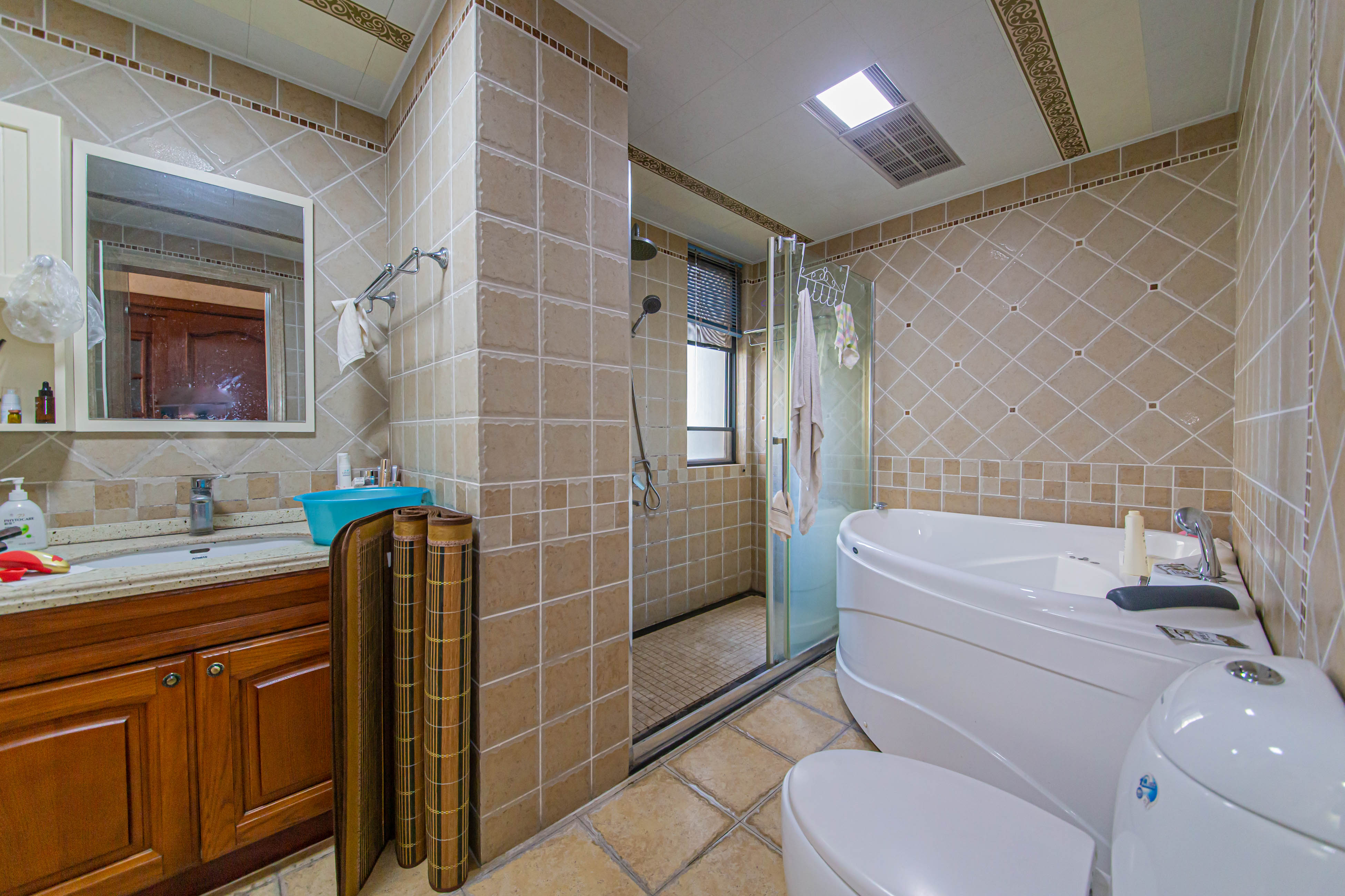 博林金谷 4室2厅2卫 268.0万 博林金谷 4室2厅2卫 268.0万卫生间