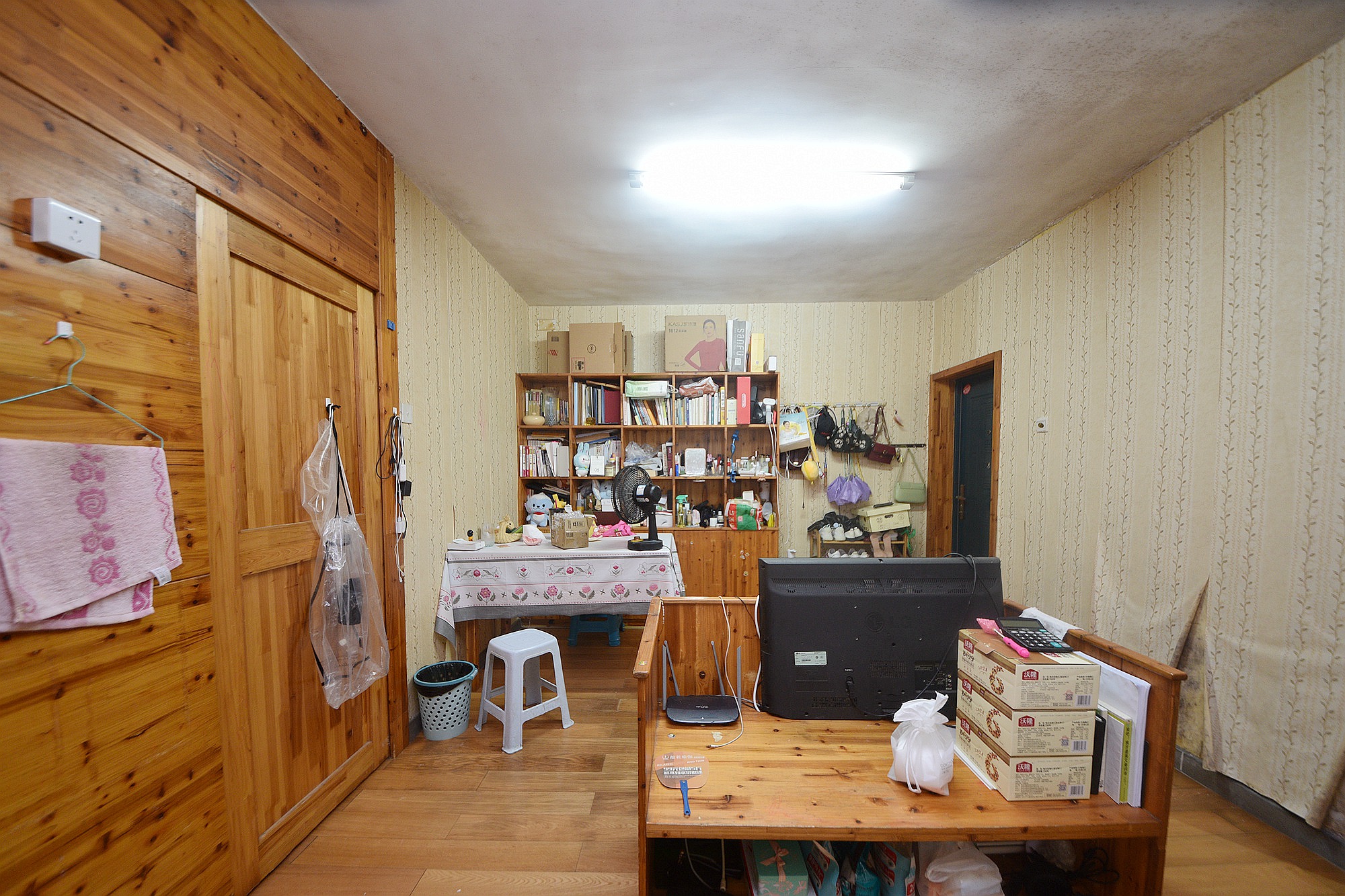 荣安宿舍  2室2厅1卫    48.8万客厅