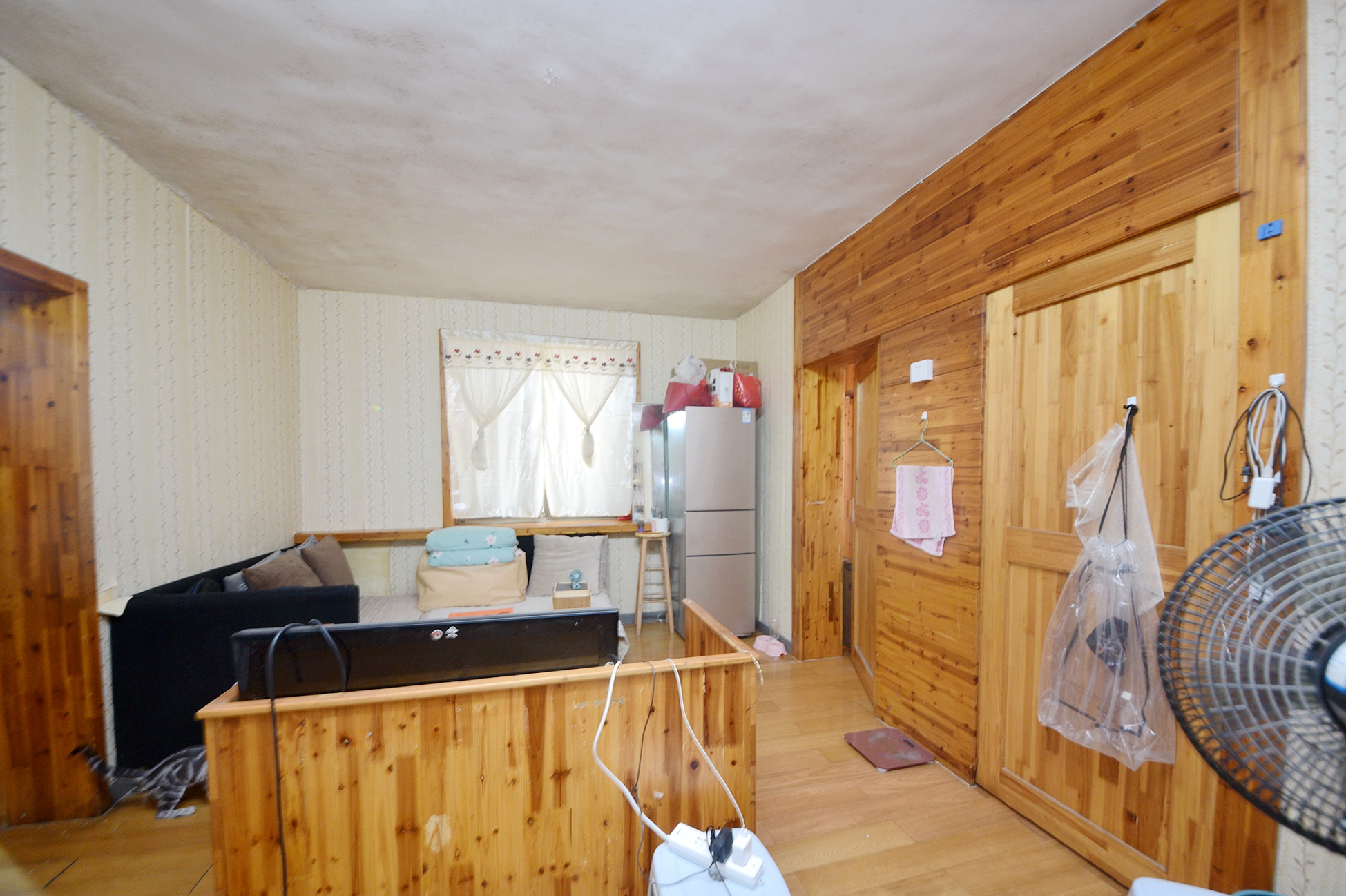 荣安宿舍  2室2厅1卫    48.8万客厅