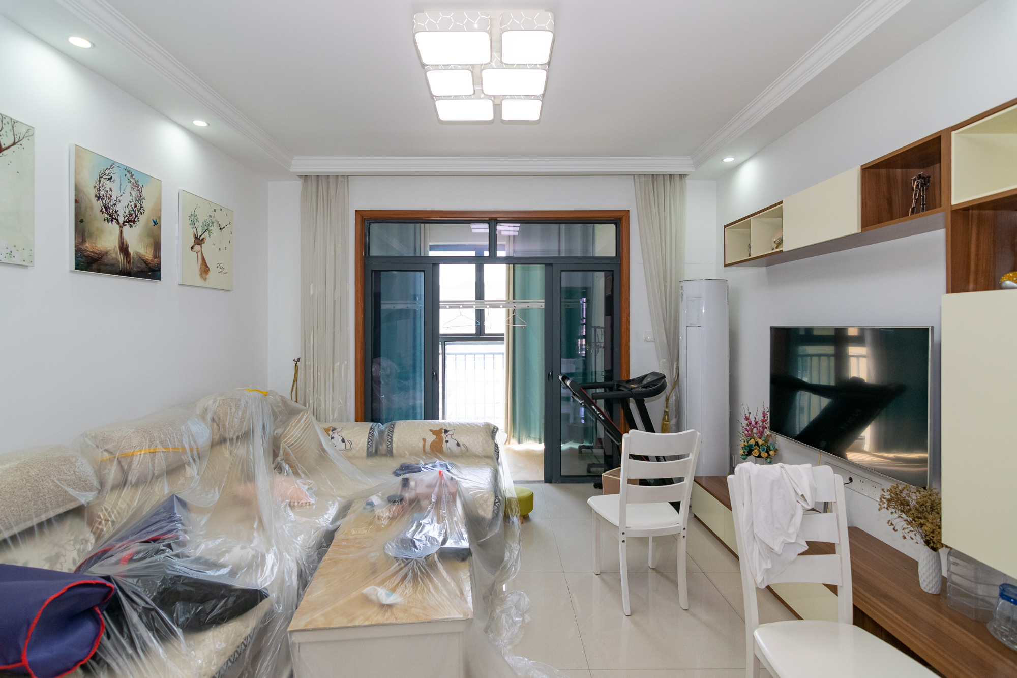 澳海澜庭 3室2厅1卫 82.0万 澳海澜庭 3室2厅1卫 82.0万客厅