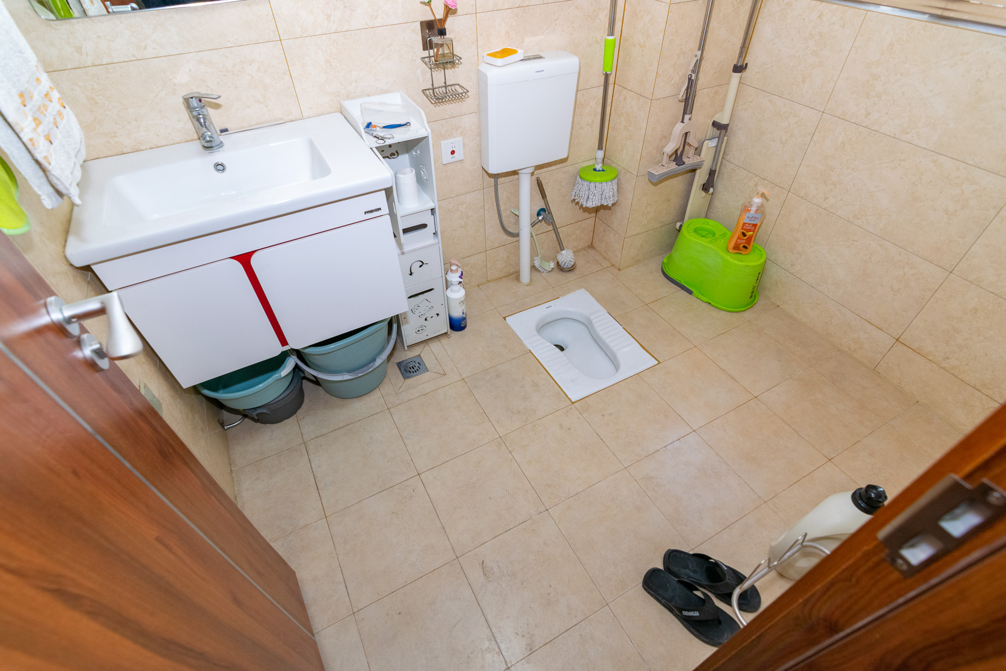 澳海澜庭 3室2厅1卫 82.0万 澳海澜庭 3室2厅1卫 82.0万卫生间